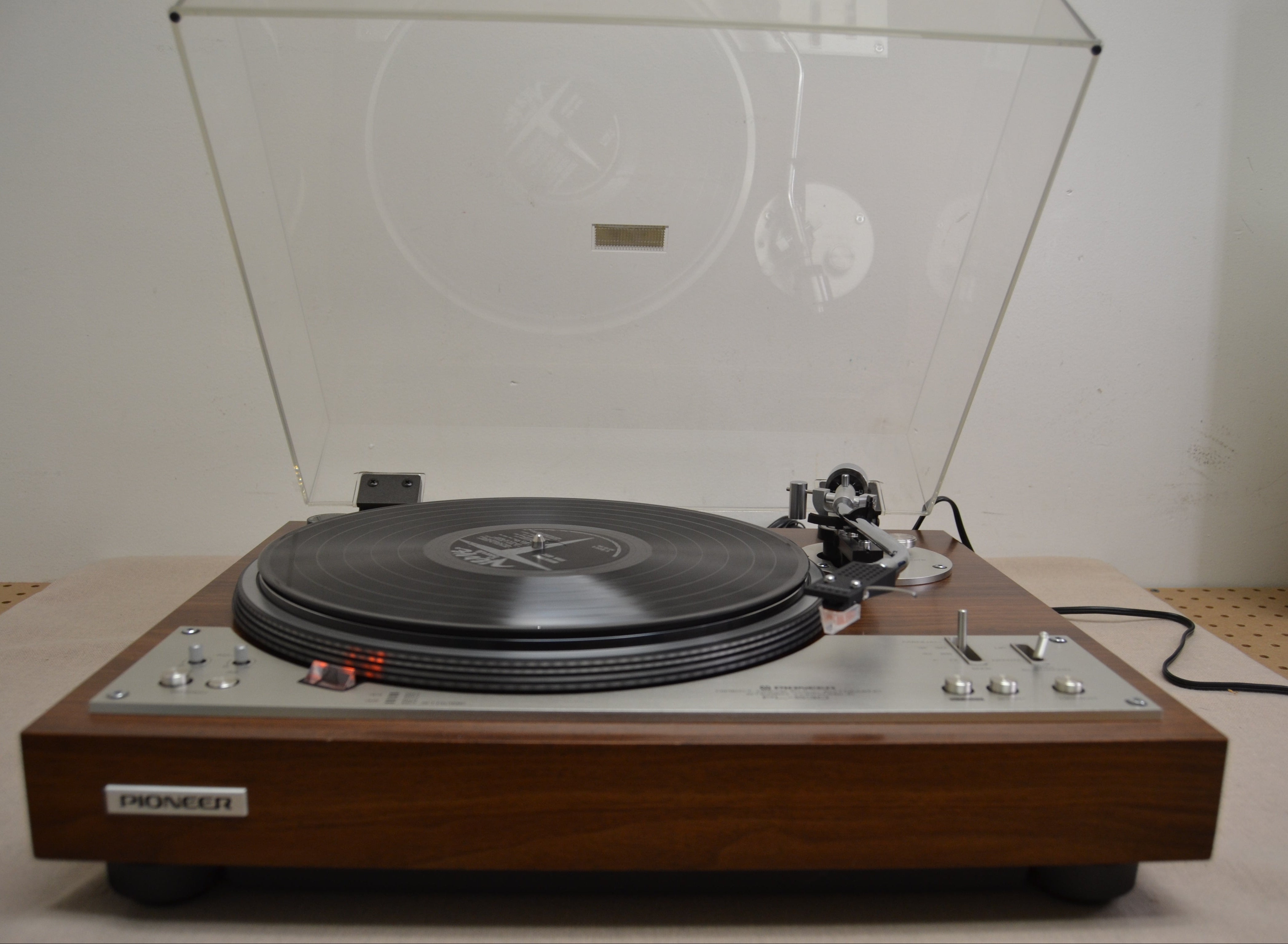 Pioneer PL-530  2-Speed Fully-Automatic Direct-Drive Turntable (1976-1978)