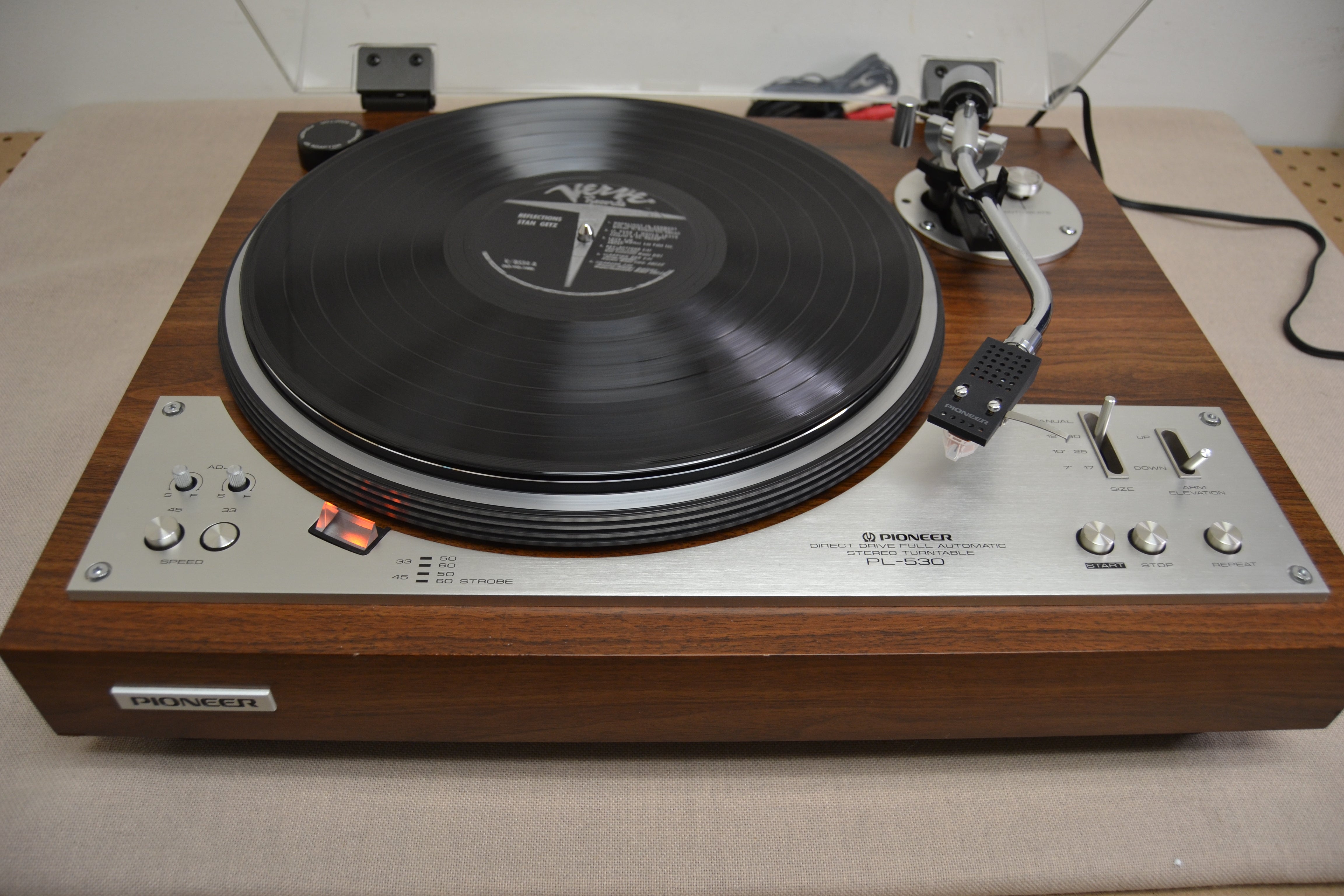Pioneer PL-530  2-Speed Fully-Automatic Direct-Drive Turntable (1976-1978)