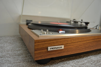 Pioneer PL-530 Direct Drive Turntable * Fully Recapped and Rebuilt * New Veneer * Fully Serviced !