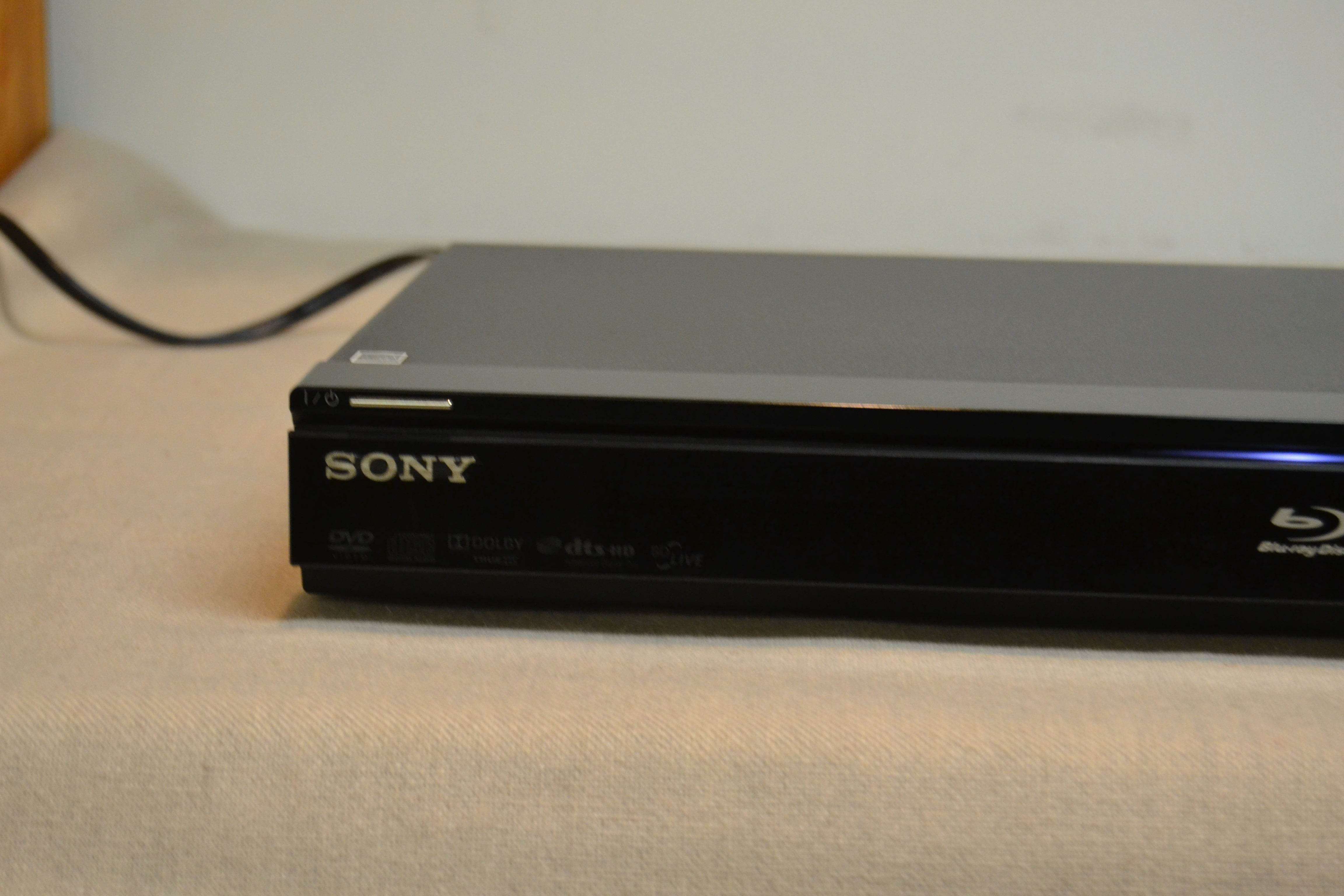 SONY / Blu-ray・DVDプレイヤー Amazon.com: Sony WIRED Streaming Blu-Ray/DVD Disc Player BDPS 1700