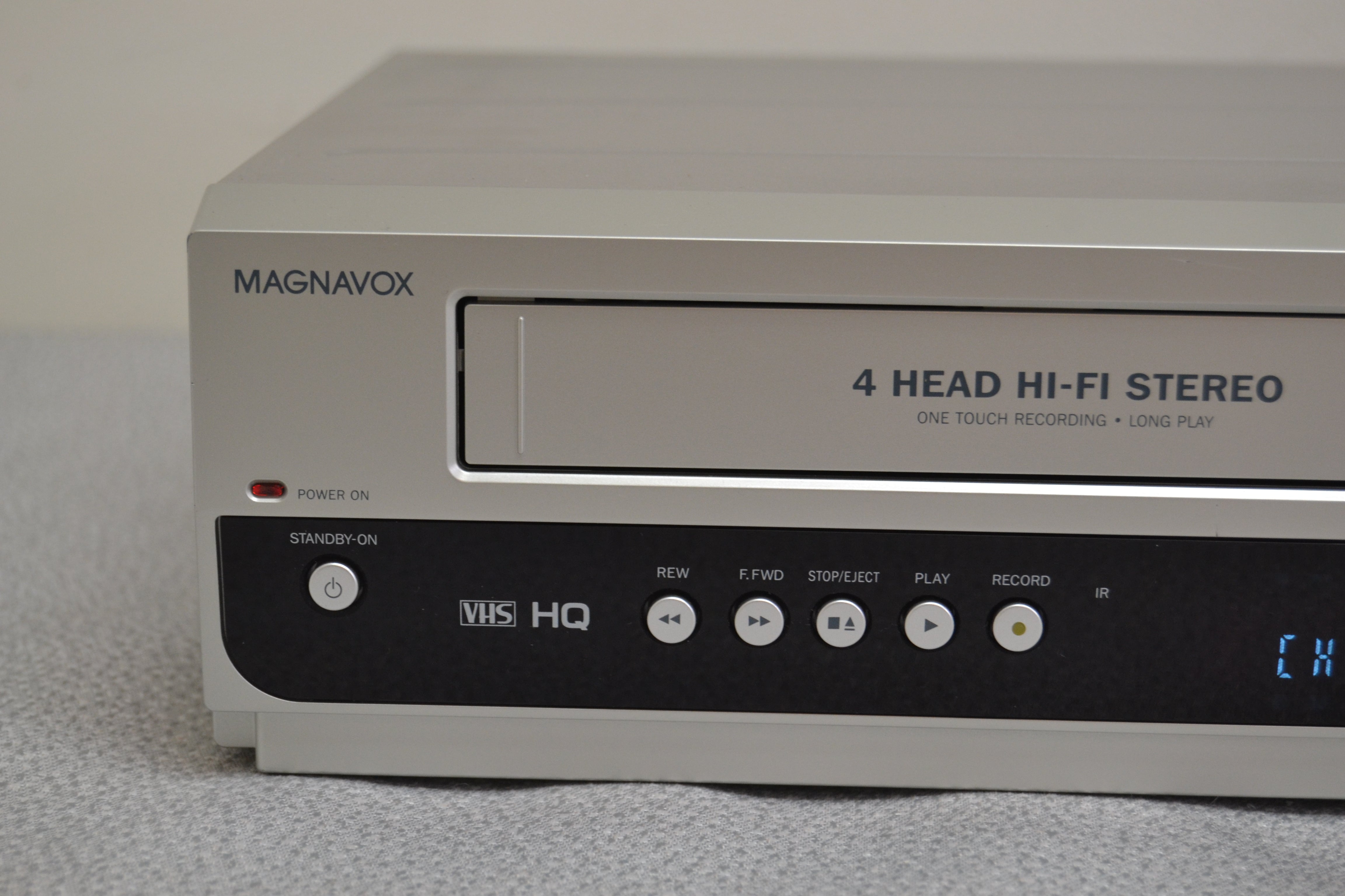 Magnavox MWR-20V6 VHS/DVD REcorder Combo