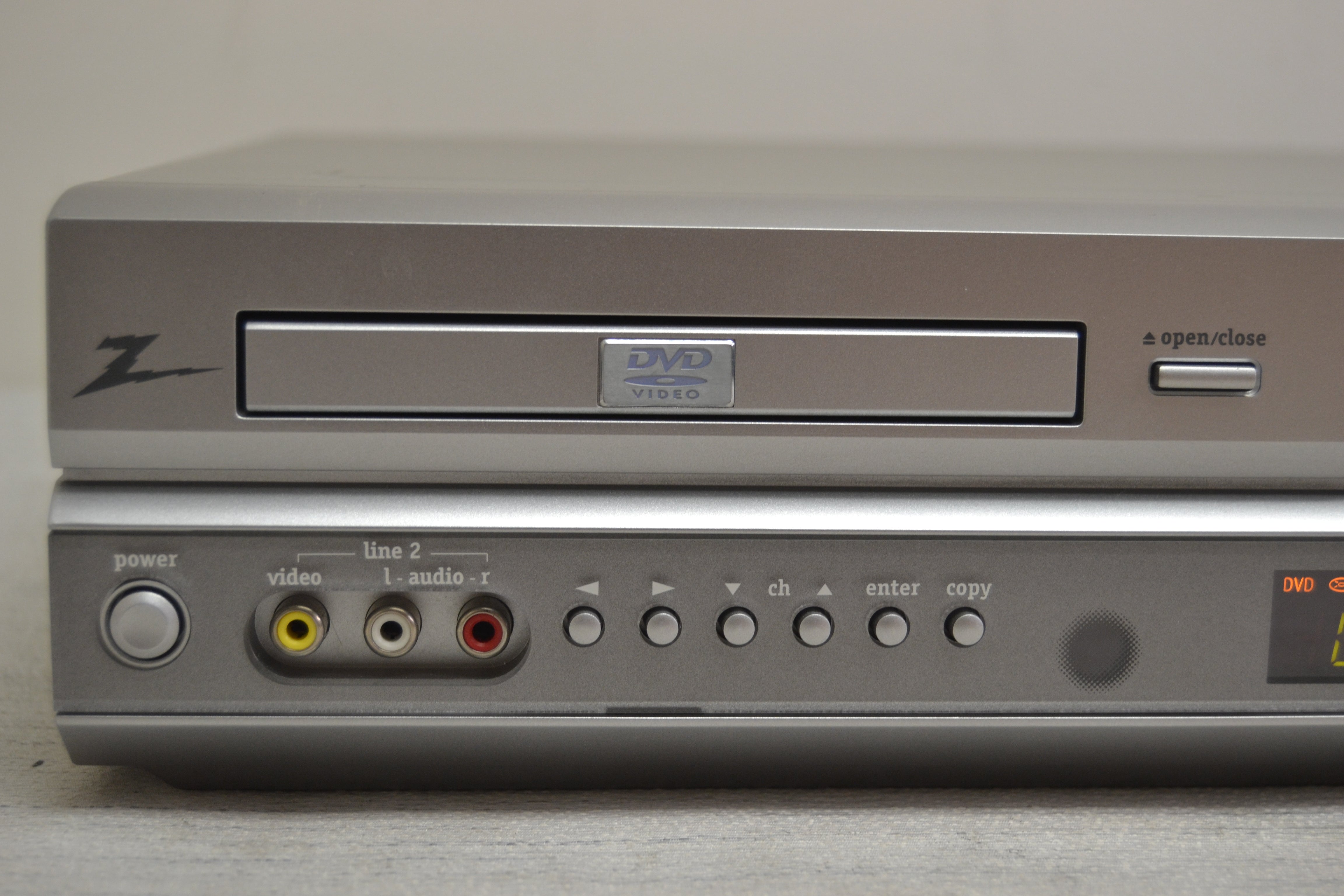 Zenith XBV-343 Video Cassette Recorder / DVD Player Combo * Fully Serviced