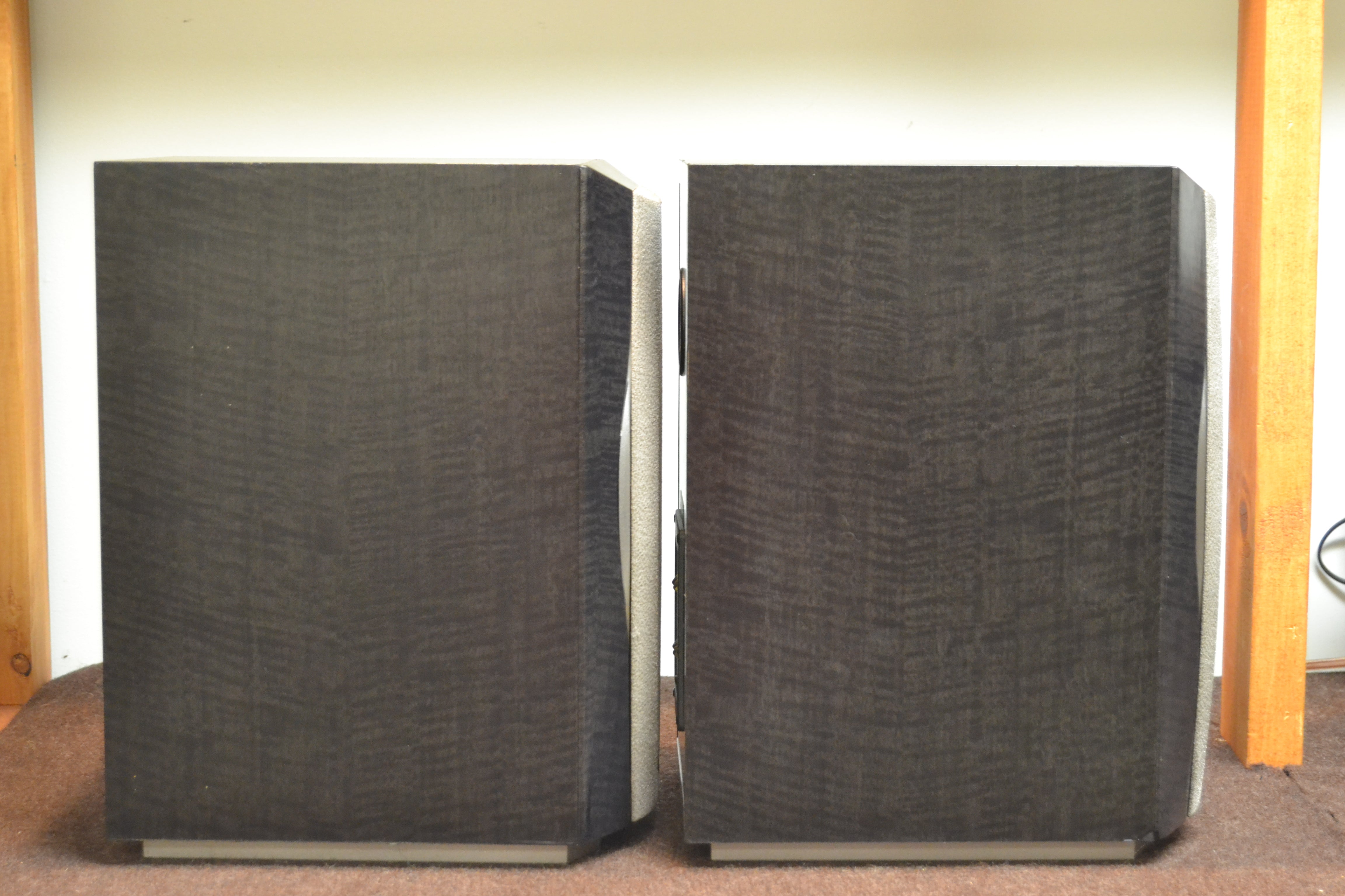 Infinity Interlude IL10 Bookshelf Speakers – The Turntable Store