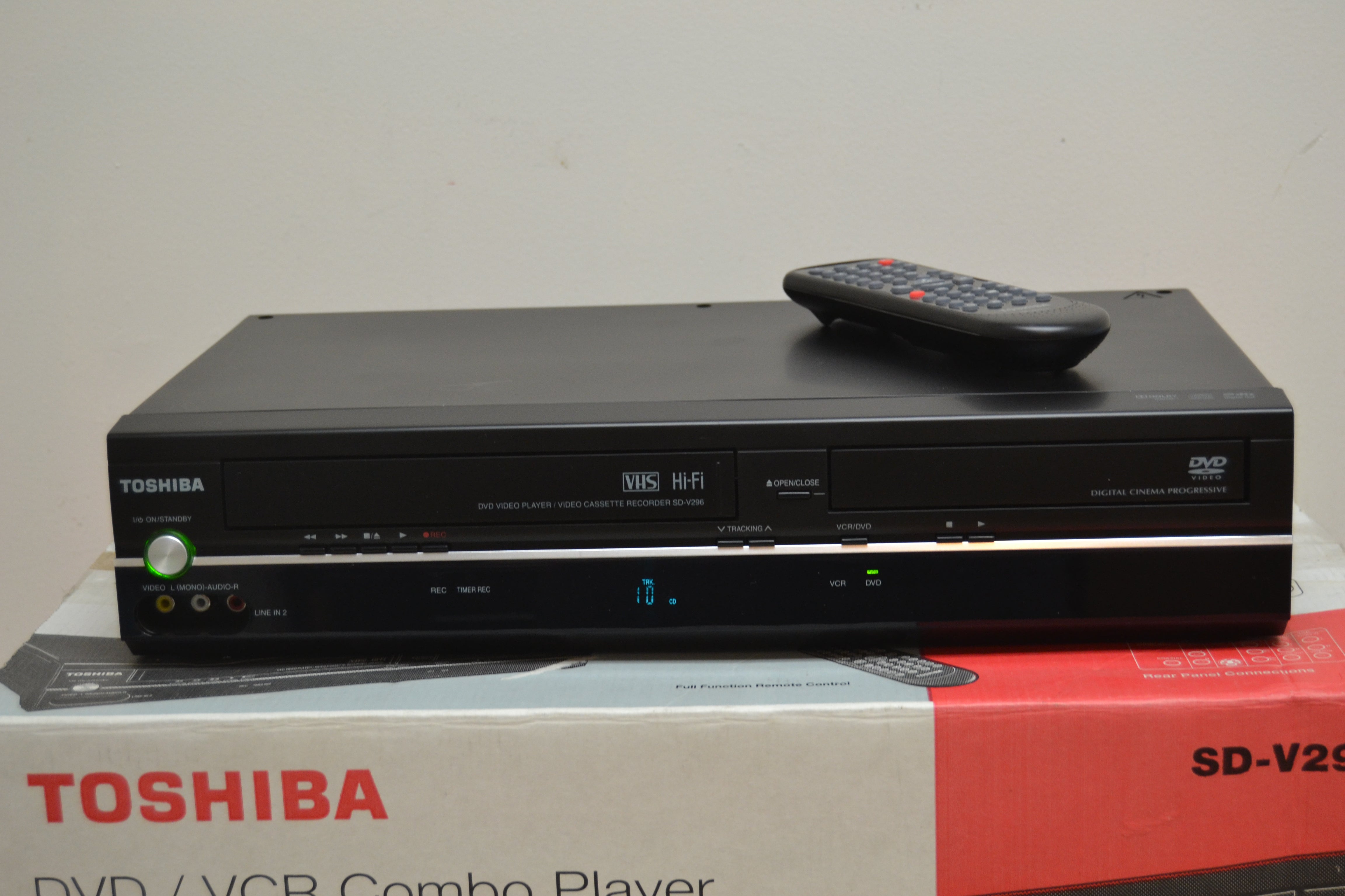 Toshiba SV-D296 Video Cassette Recorder / DVD Player Combo * Remote * Manual * Box