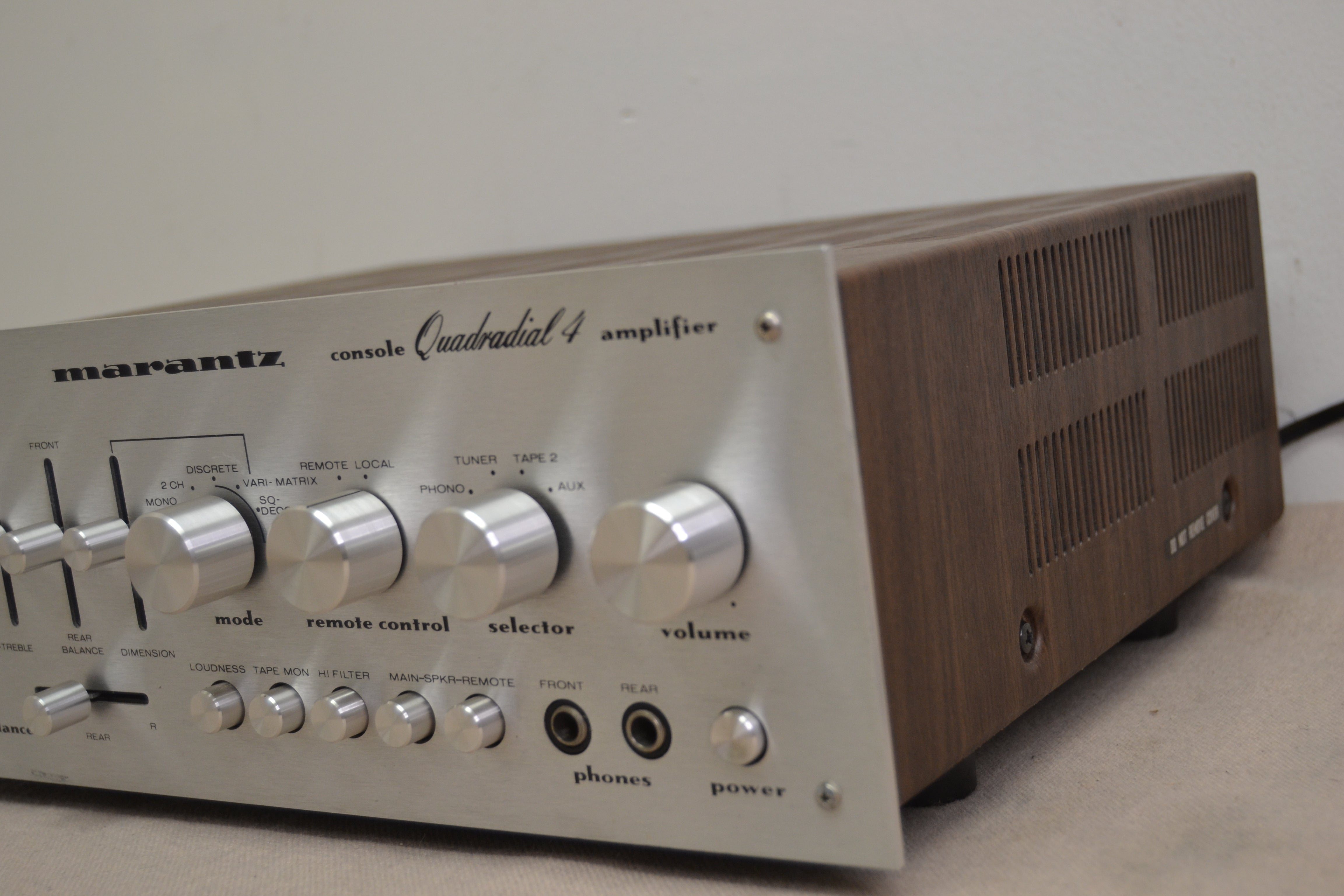 Marantz 4060 Stereo Quad Integrated Amplifier – The Turntable Store