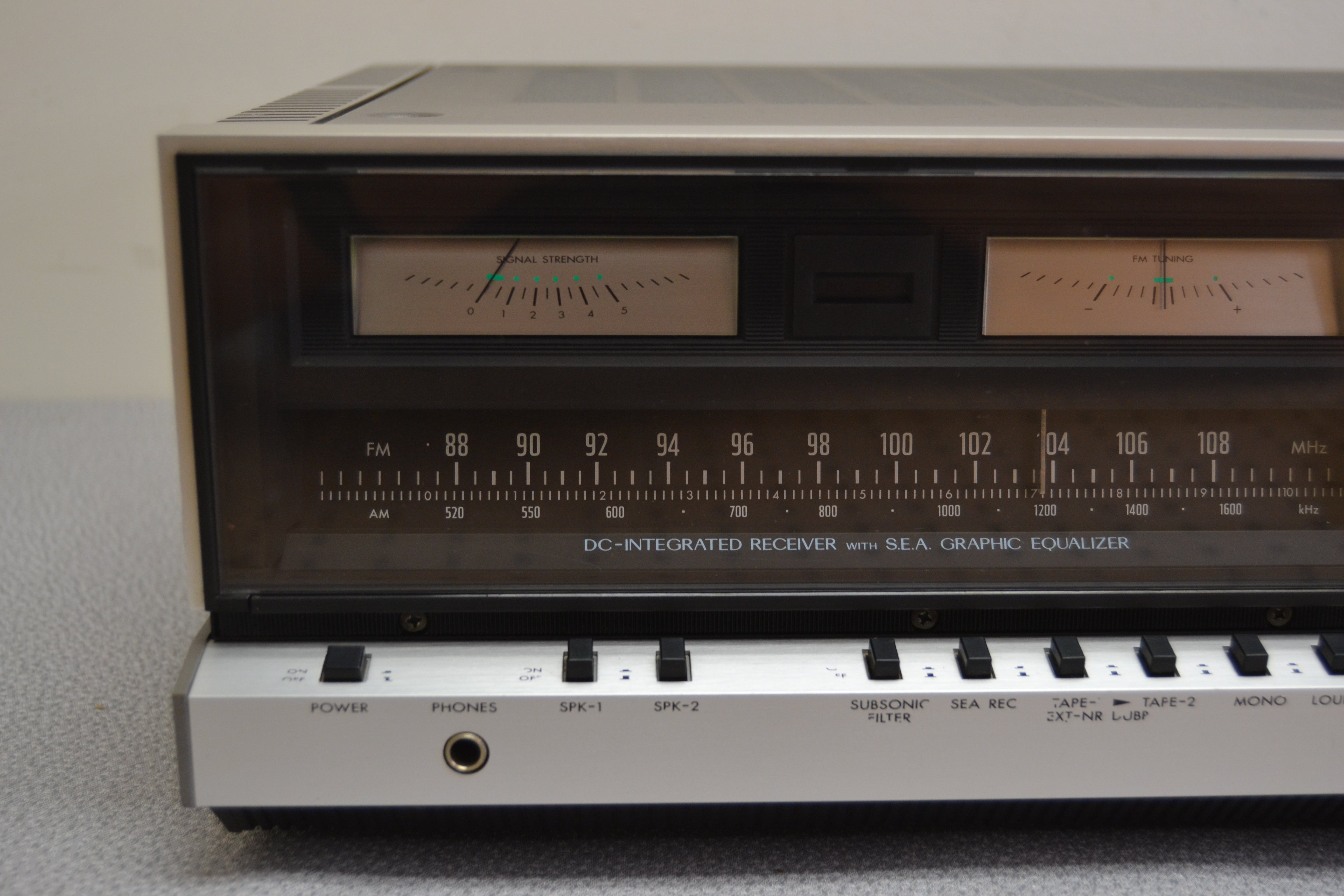 JVC JR-S201  DC Integrated Stereo Receiver (1978) * 35W RMS *