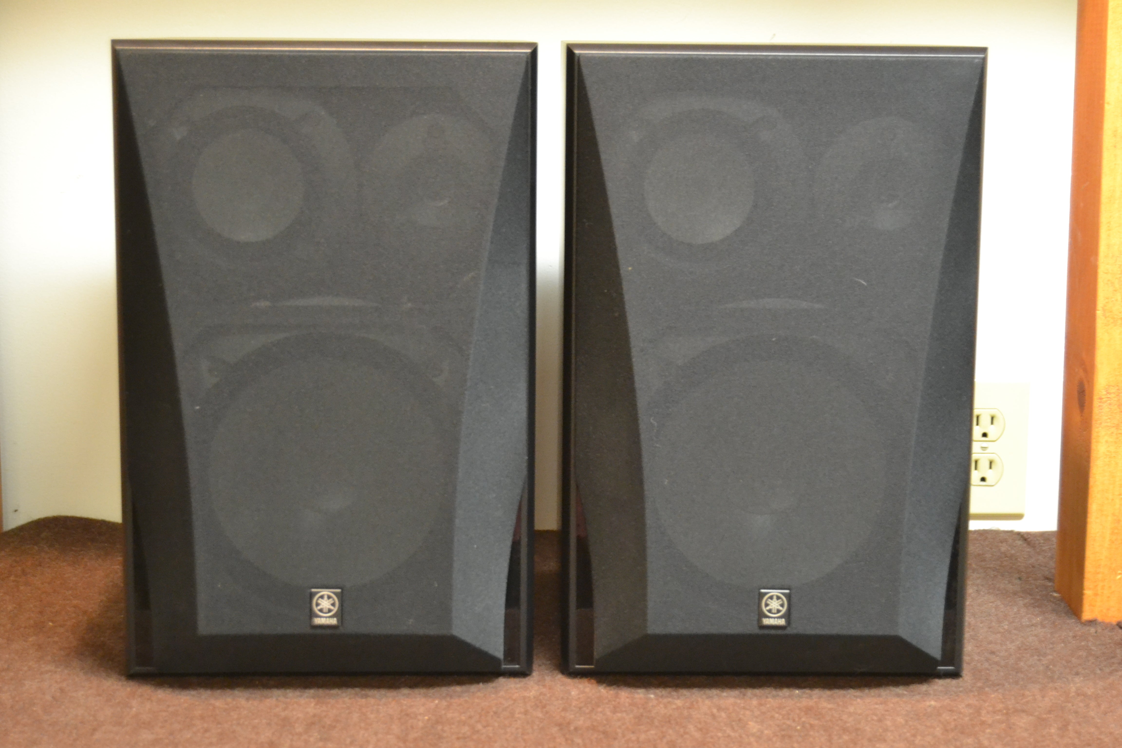 Yamaha NS6490 Bookshelf Speakers