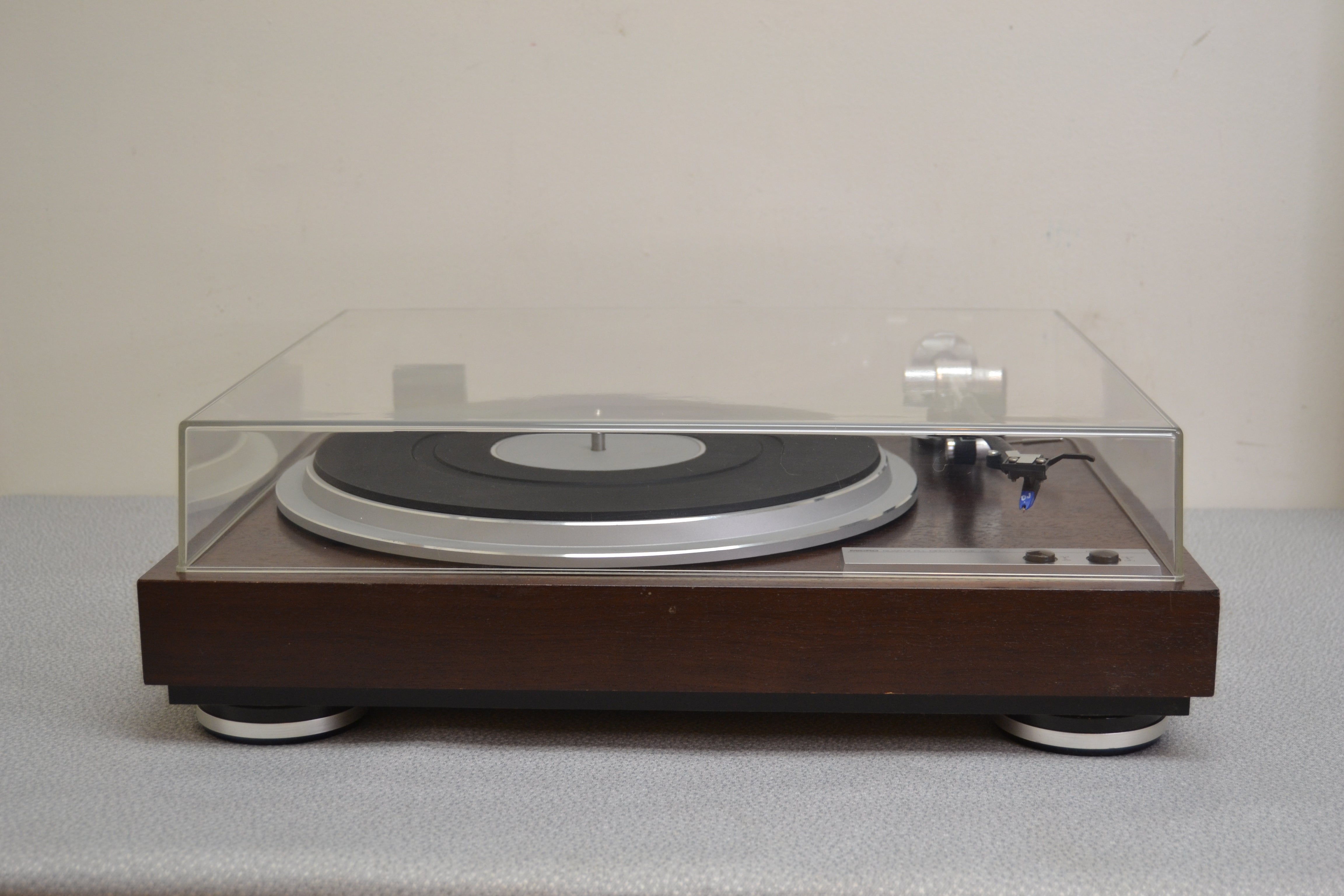 Micro Seiki DQ-3  Quartz-Locked PLL Direct-Drive Turntable
