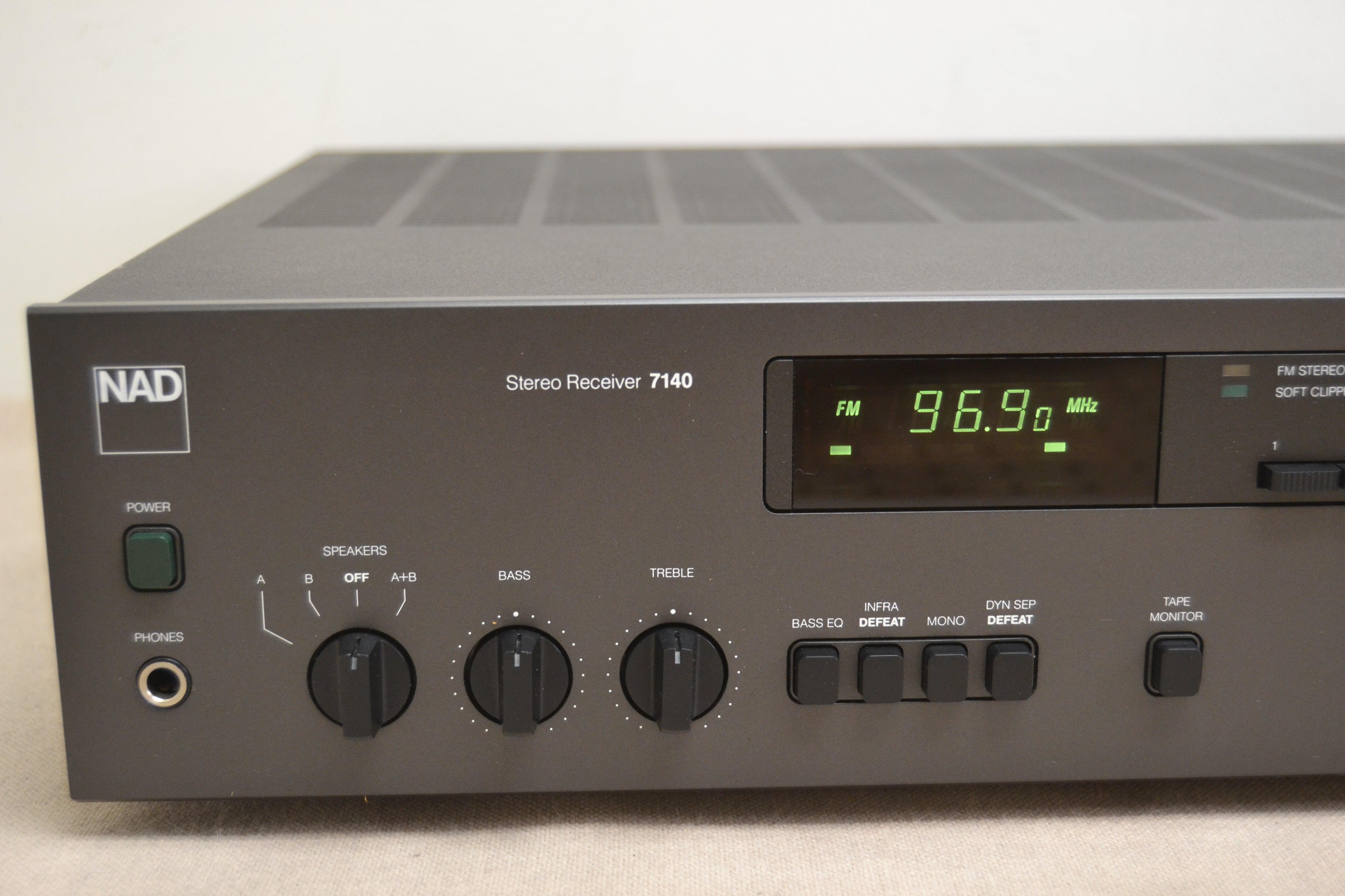 NAD 7140 Stereo Receiver * 40W Rms * 1985