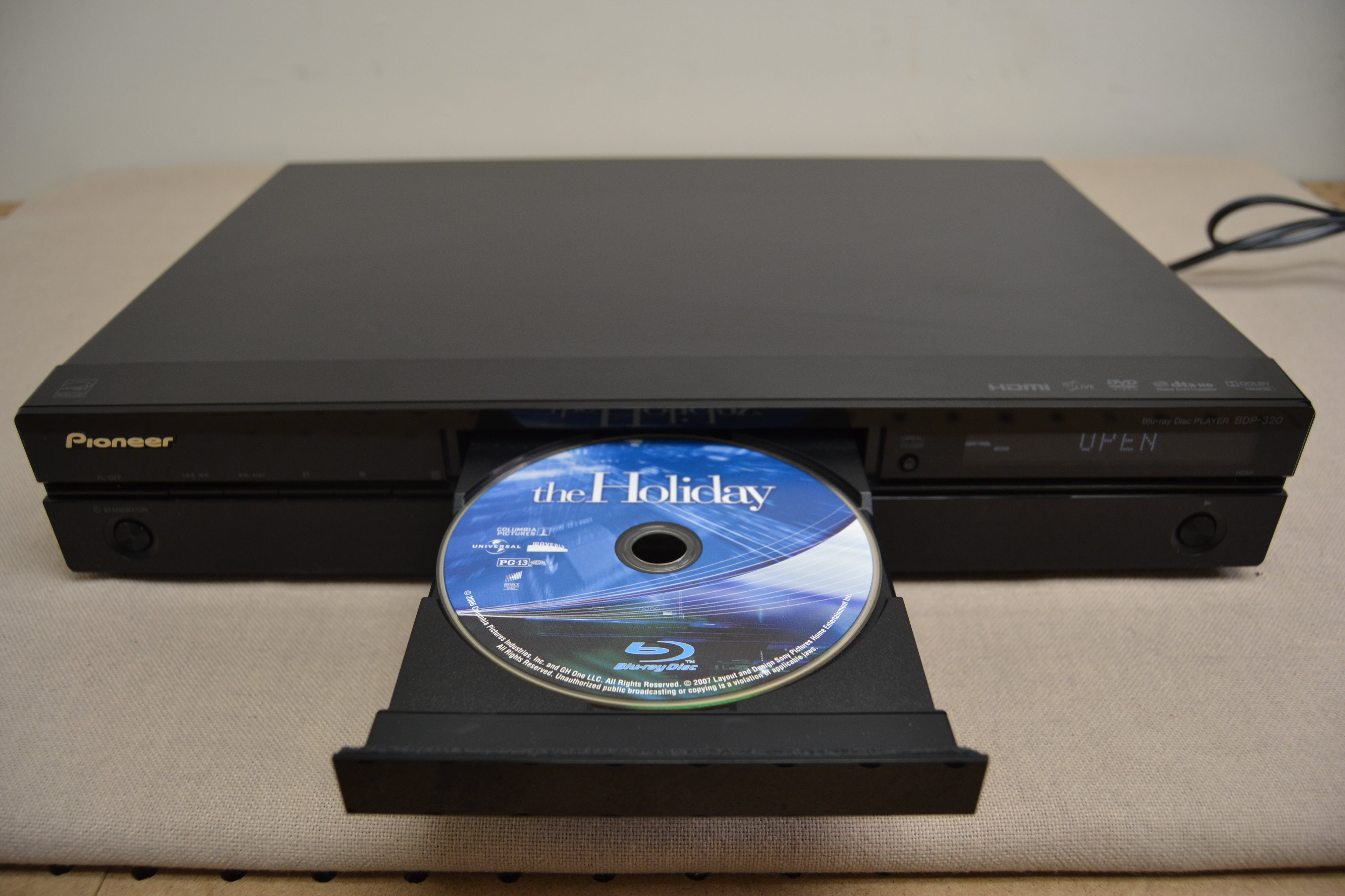 Pioneer BDP-320 Blu-Ray Player * Remote * Box