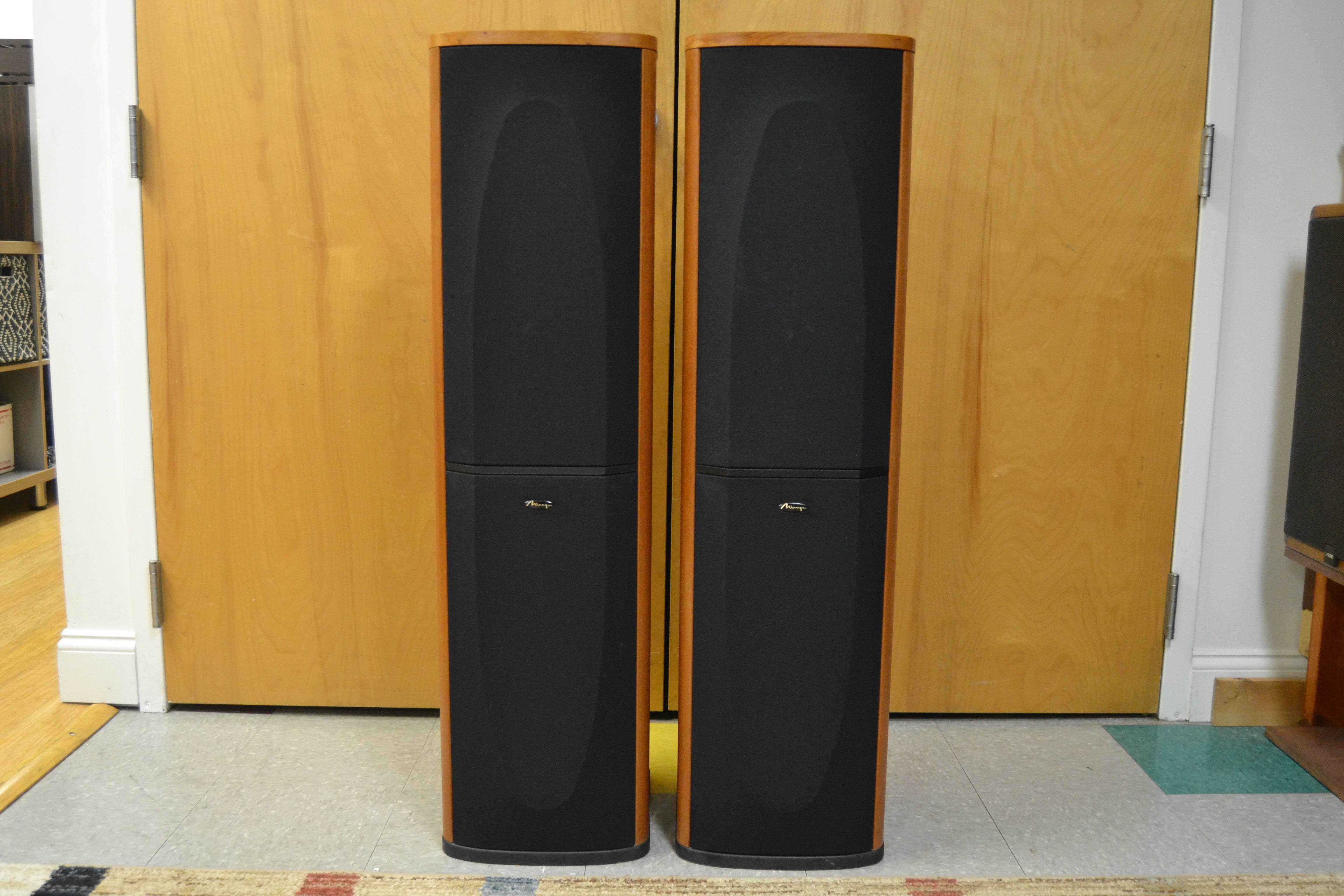 Mirage OM-9 Omni-polar Floor Standing Speakers
