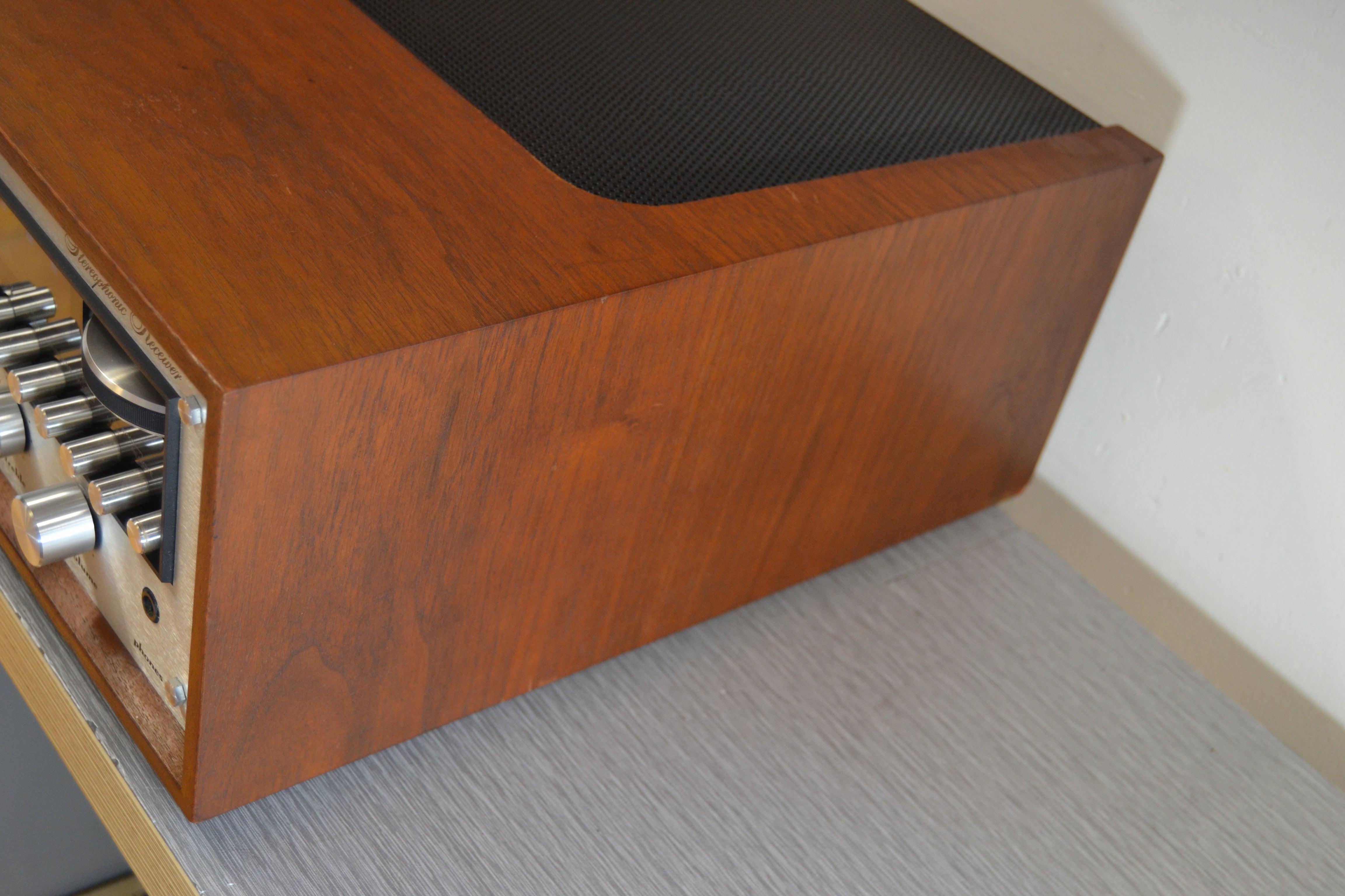 Marantz 2275 Stereo Receiver * Original Wood Case * 75W RMS * 1976