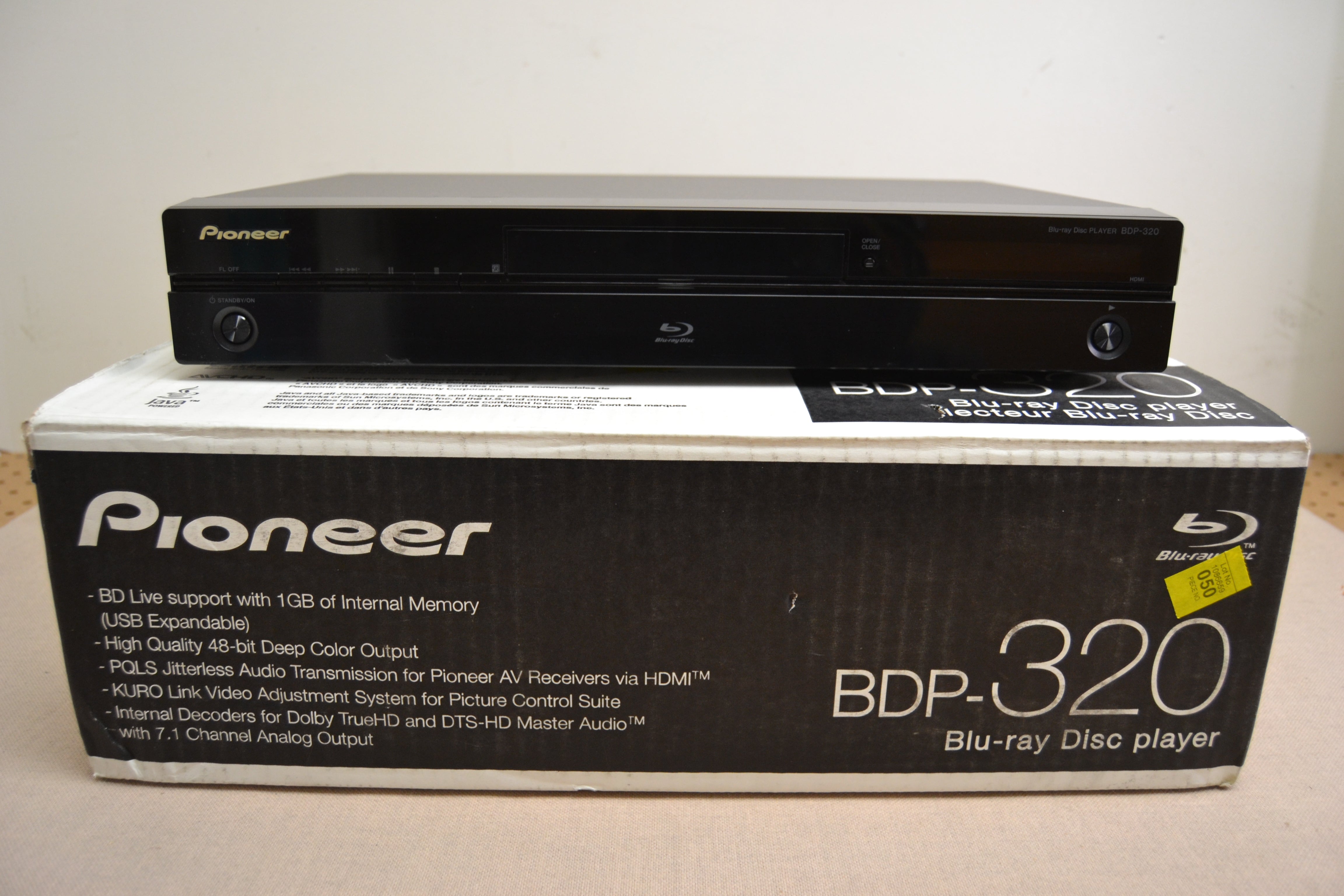 Pioneer BDP-320 Blu-Ray Player * Remote * Box