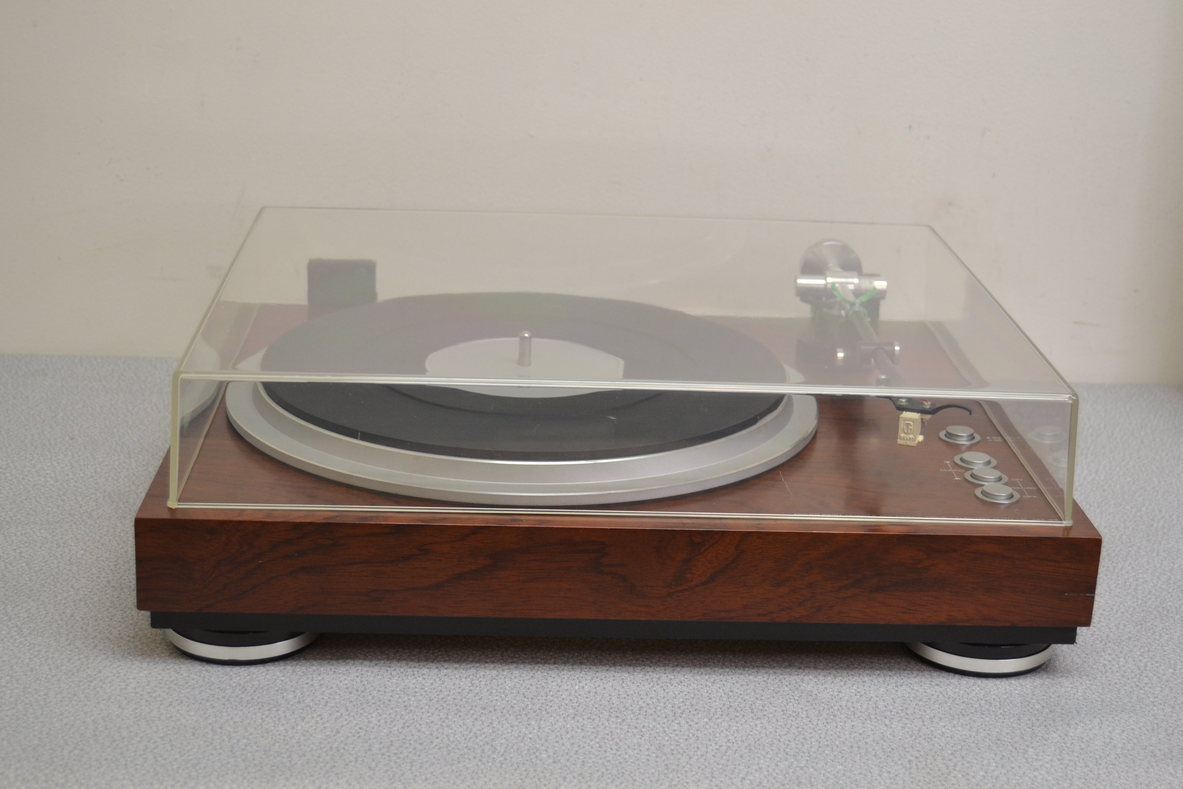 Micro Seiki DQ-43  Quartz-Locked PLL Direct-Drive Turntable