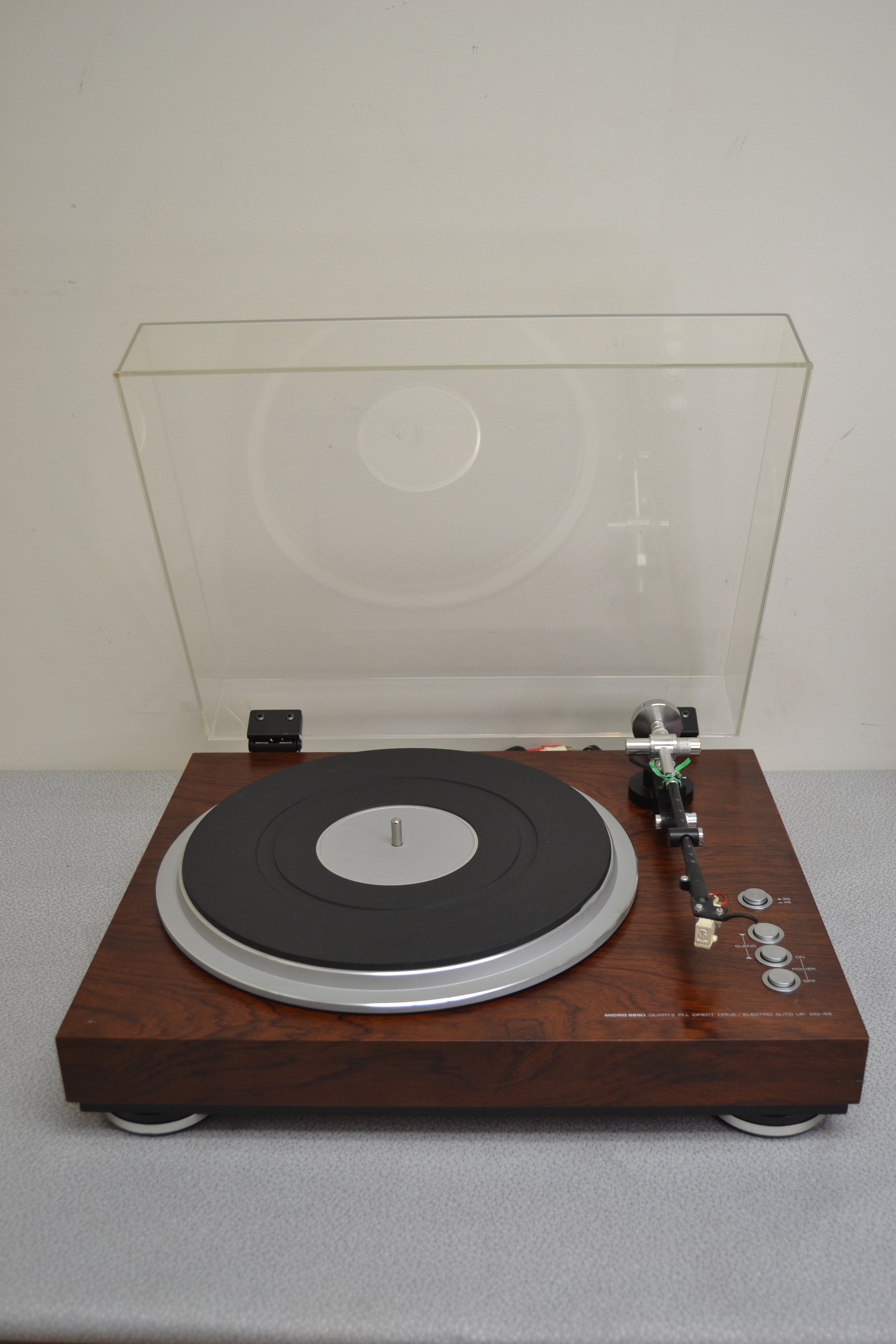 Micro Seiki DQ-43  Quartz-Locked PLL Direct-Drive Turntable