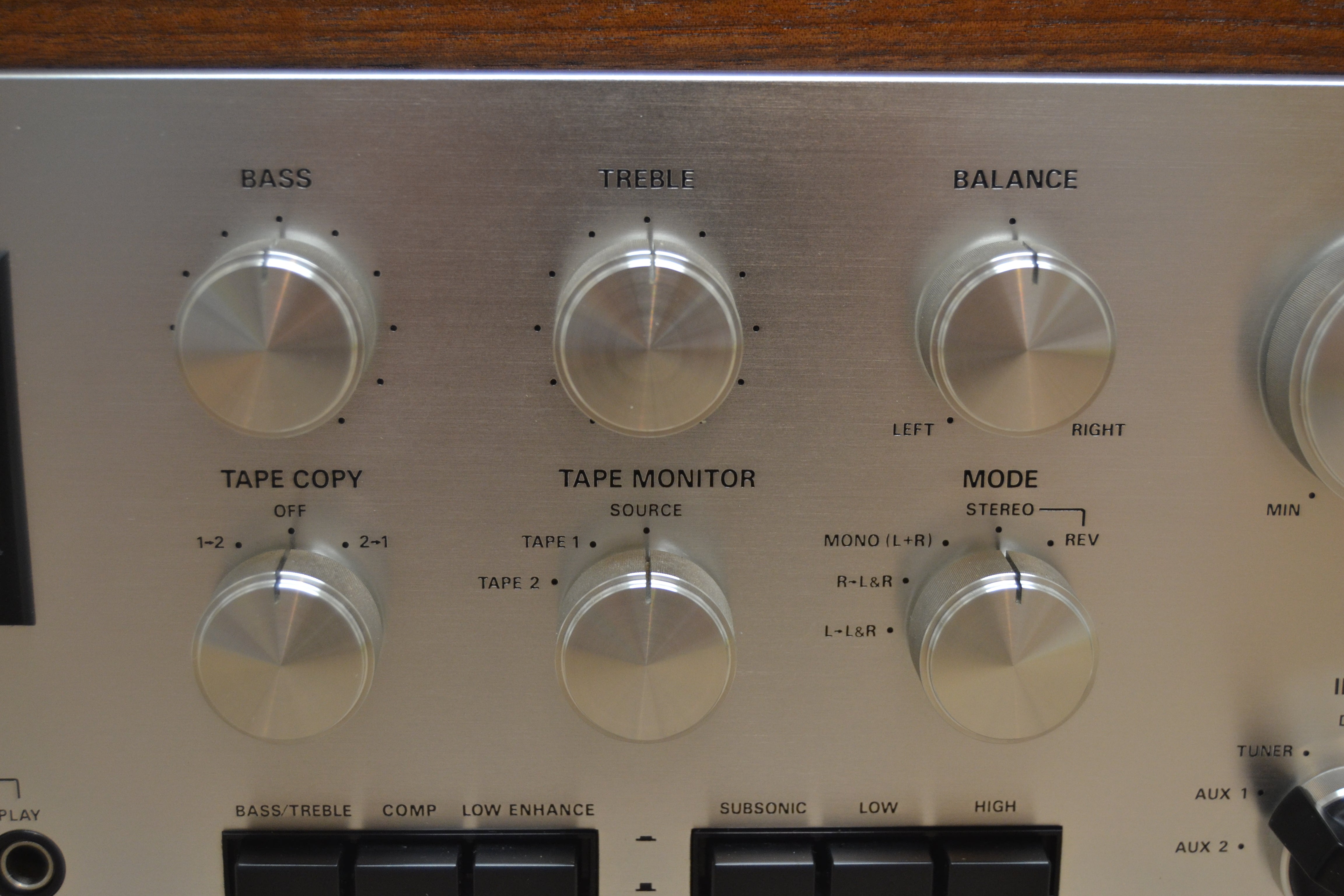 Accuphase E-202 Stereo Integrated Amplifier * 100W RMS * 1974