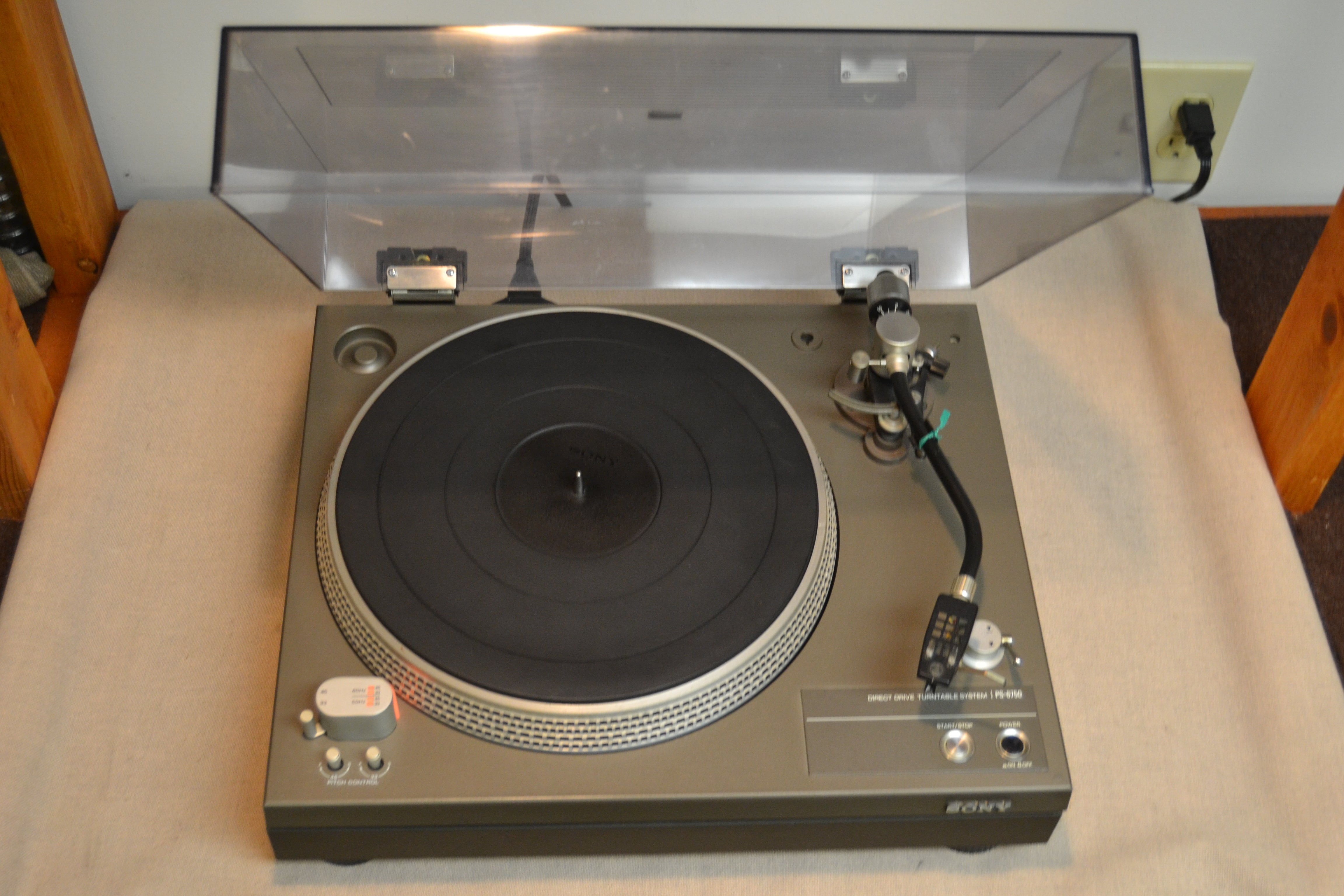 SONY「PS-6750」ダイレクトドライブ・ターンテーブル SONY PS-6750 Direct Drive Turntable Record Player in Very Good