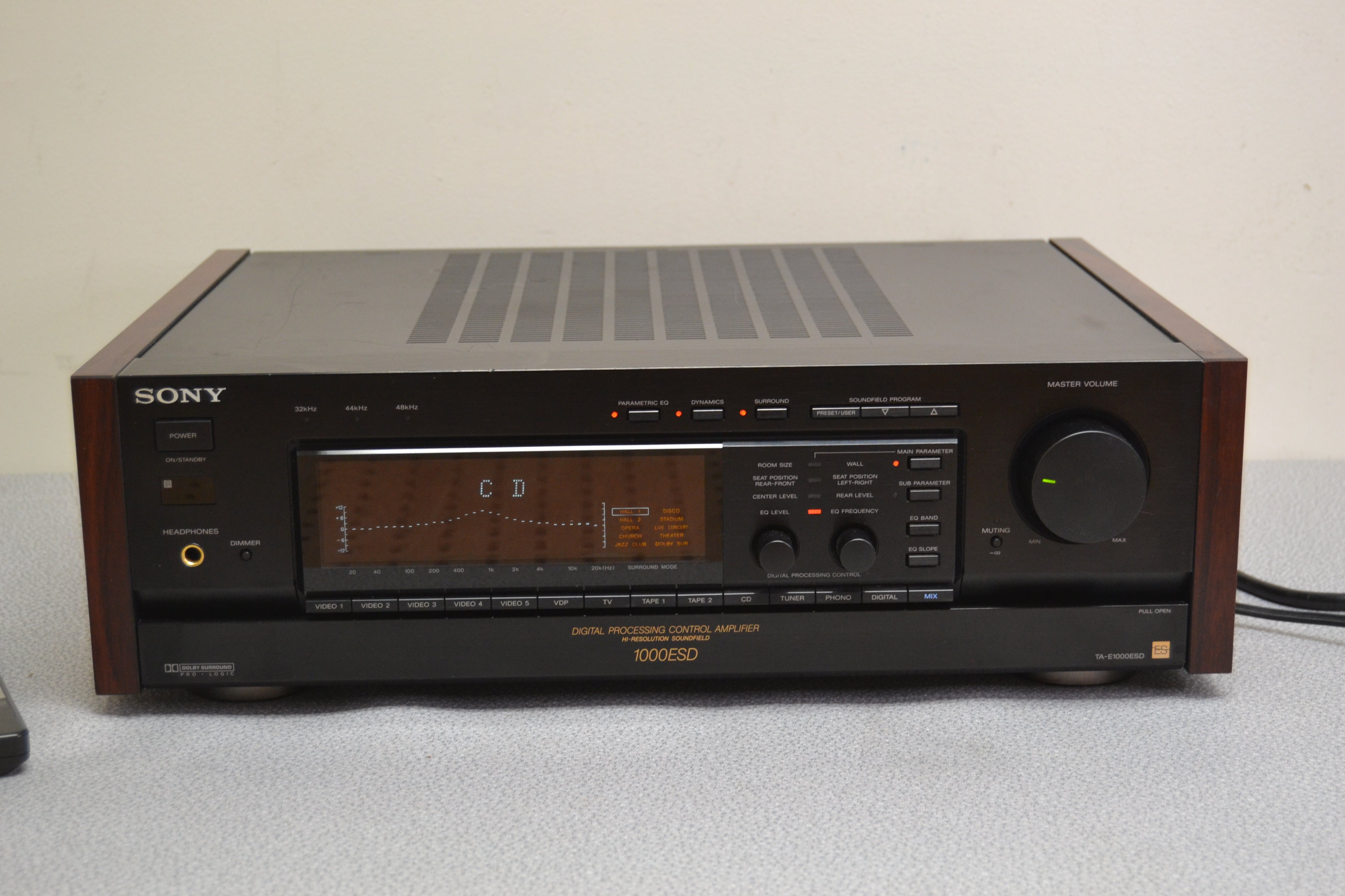 Sony ES TA-E1000ESD  Digital Processing Preamplifier (1989-92) * Remote