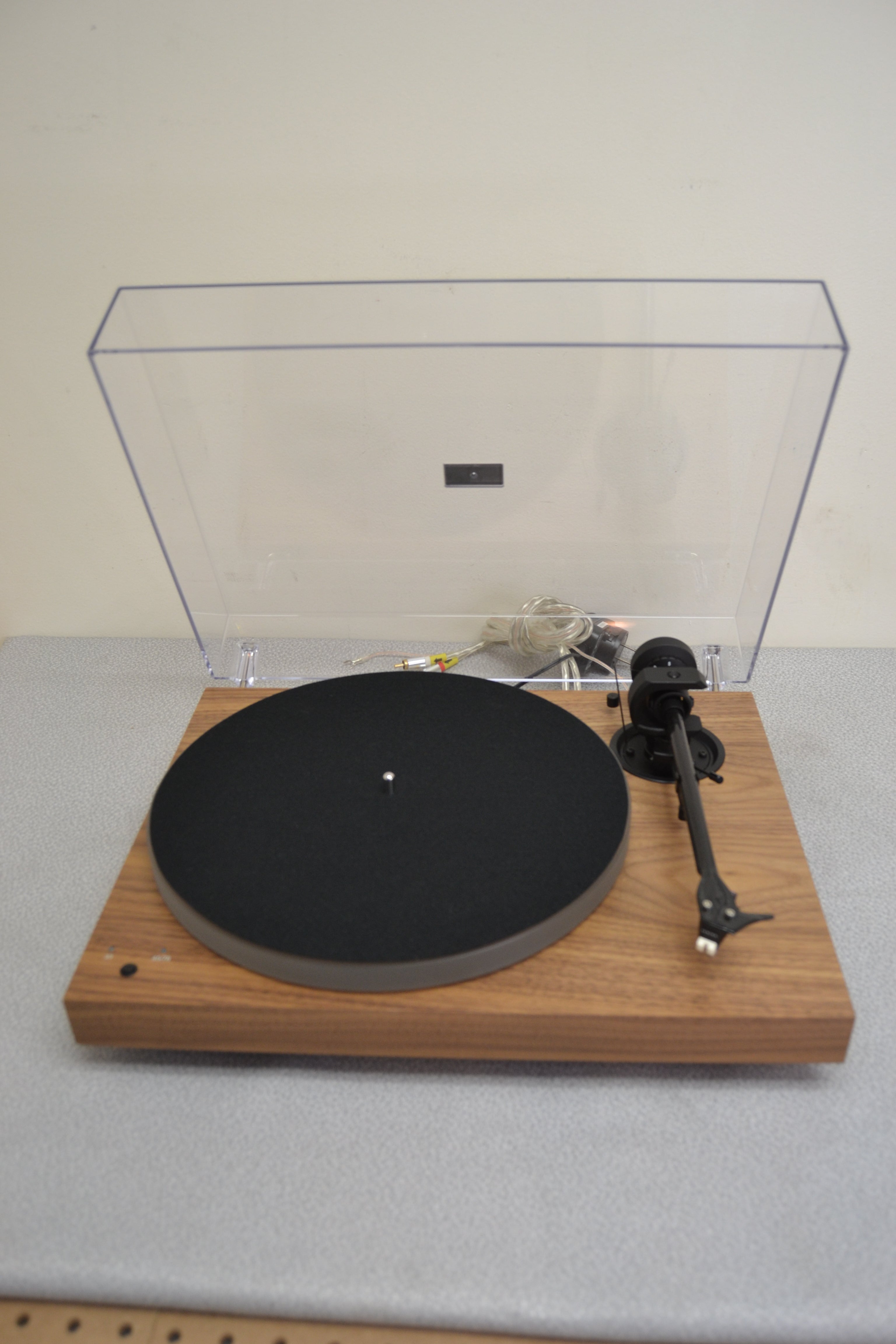Pro-Ject X1 Belt drive Turntable * Sumiko Cartridge