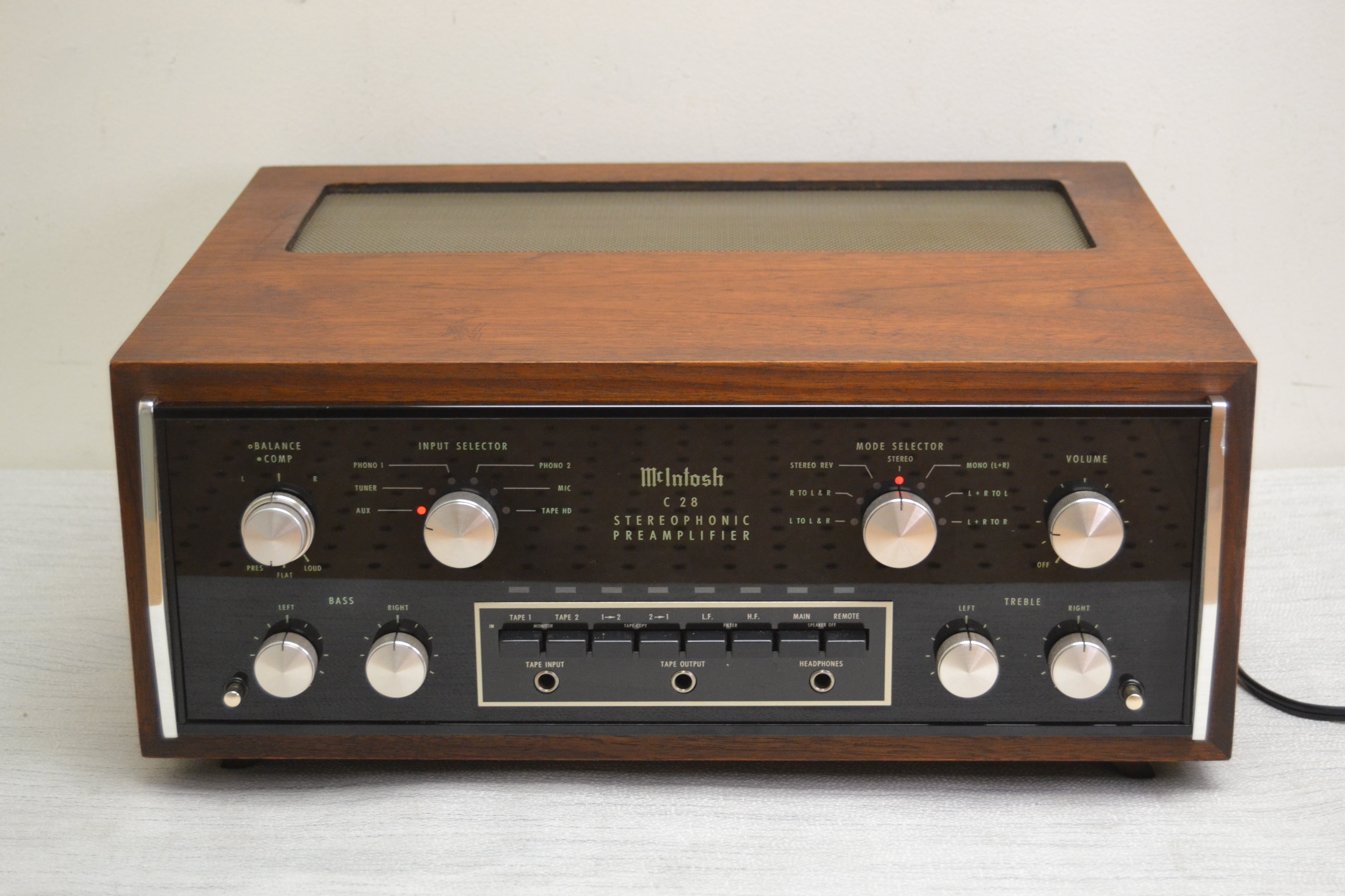 McIntosh C28 Stereo Preamplifier with Original Wood Case * Fully Serviced * Manual