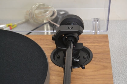 Pro-Ject X1 Belt drive Turntable * Sumiko Cartridge