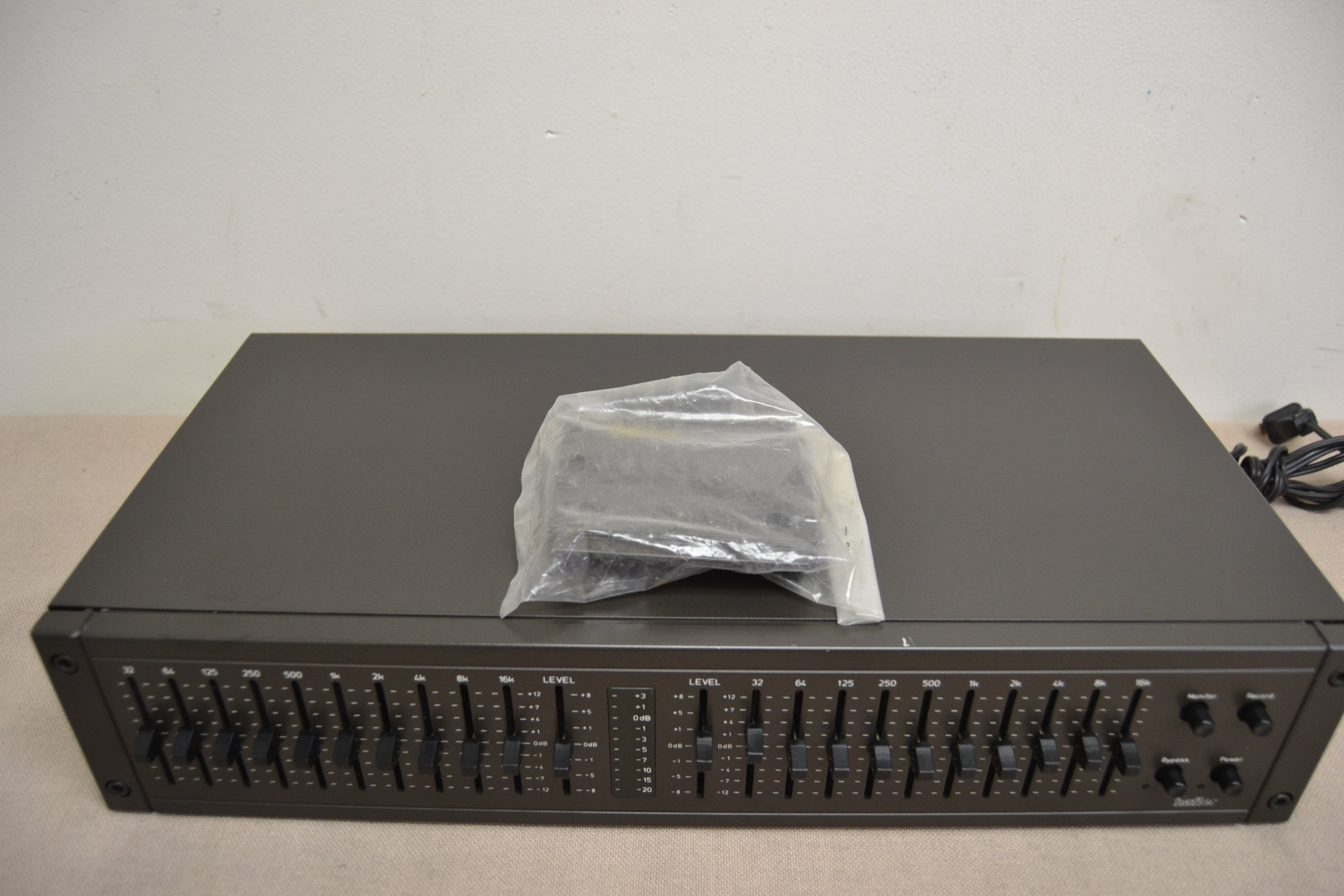 Hafler DH-160 Stereo Graphic Equalizer * Fully Serviced * New Rack Mount Handles *