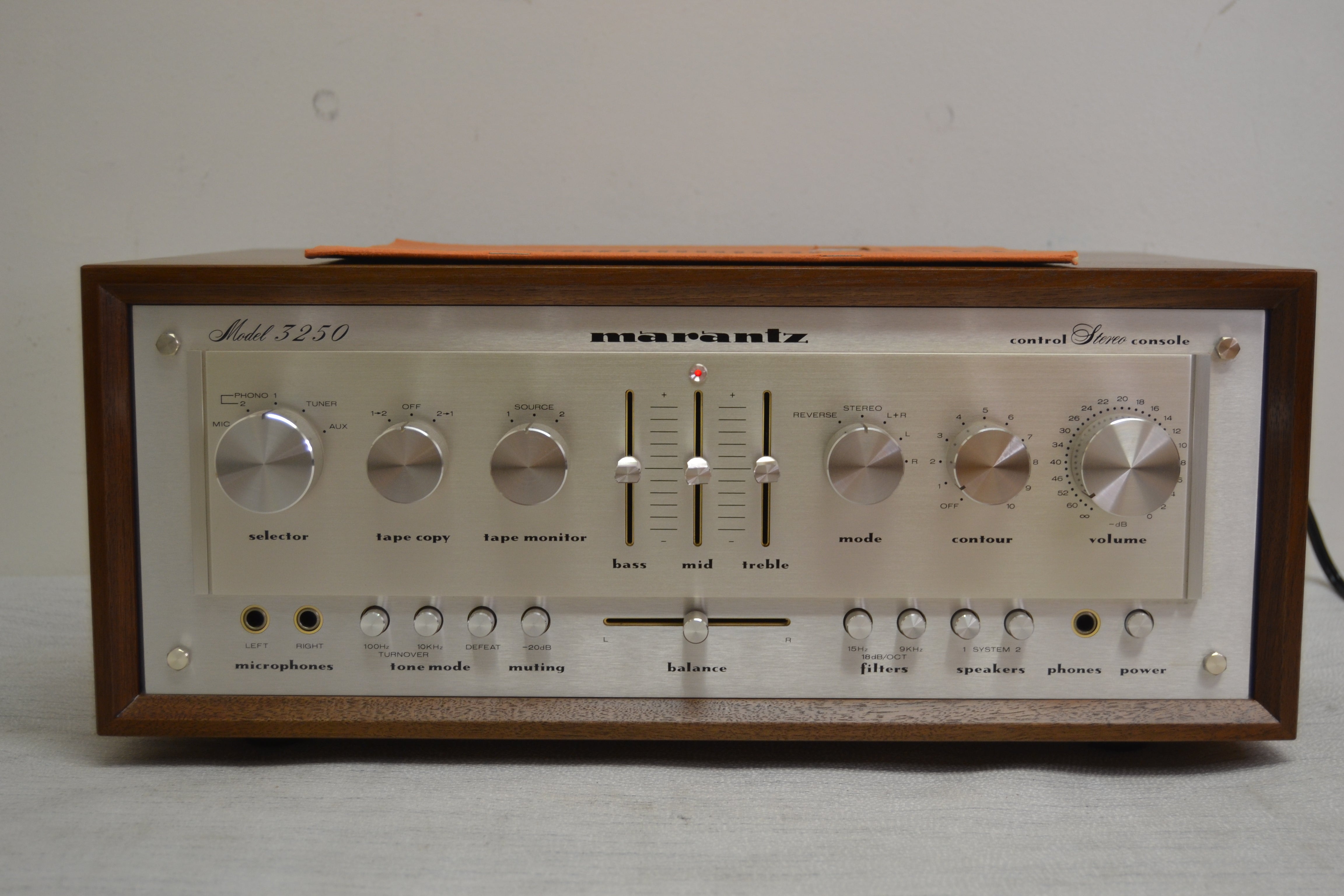 Marantz 3250 Stereo Preamplifier * Fully Serviced * Recapped * Box * Manual * NEW Heiukko Solid Wood Case
