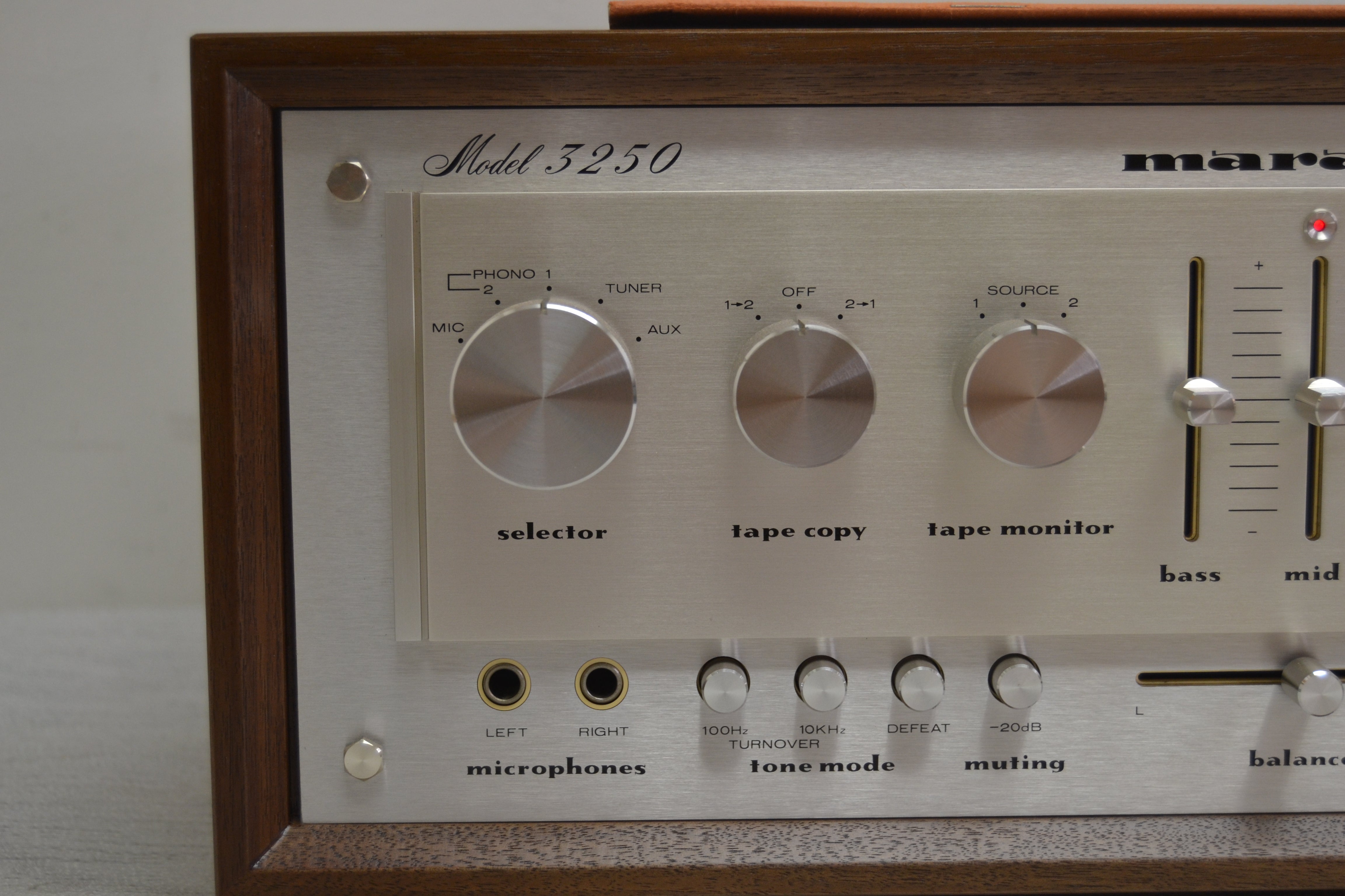 Marantz 3250 Stereo Preamplifier * Fully Serviced * Recapped * Box * Manual * NEW Heiukko Solid Wood Case