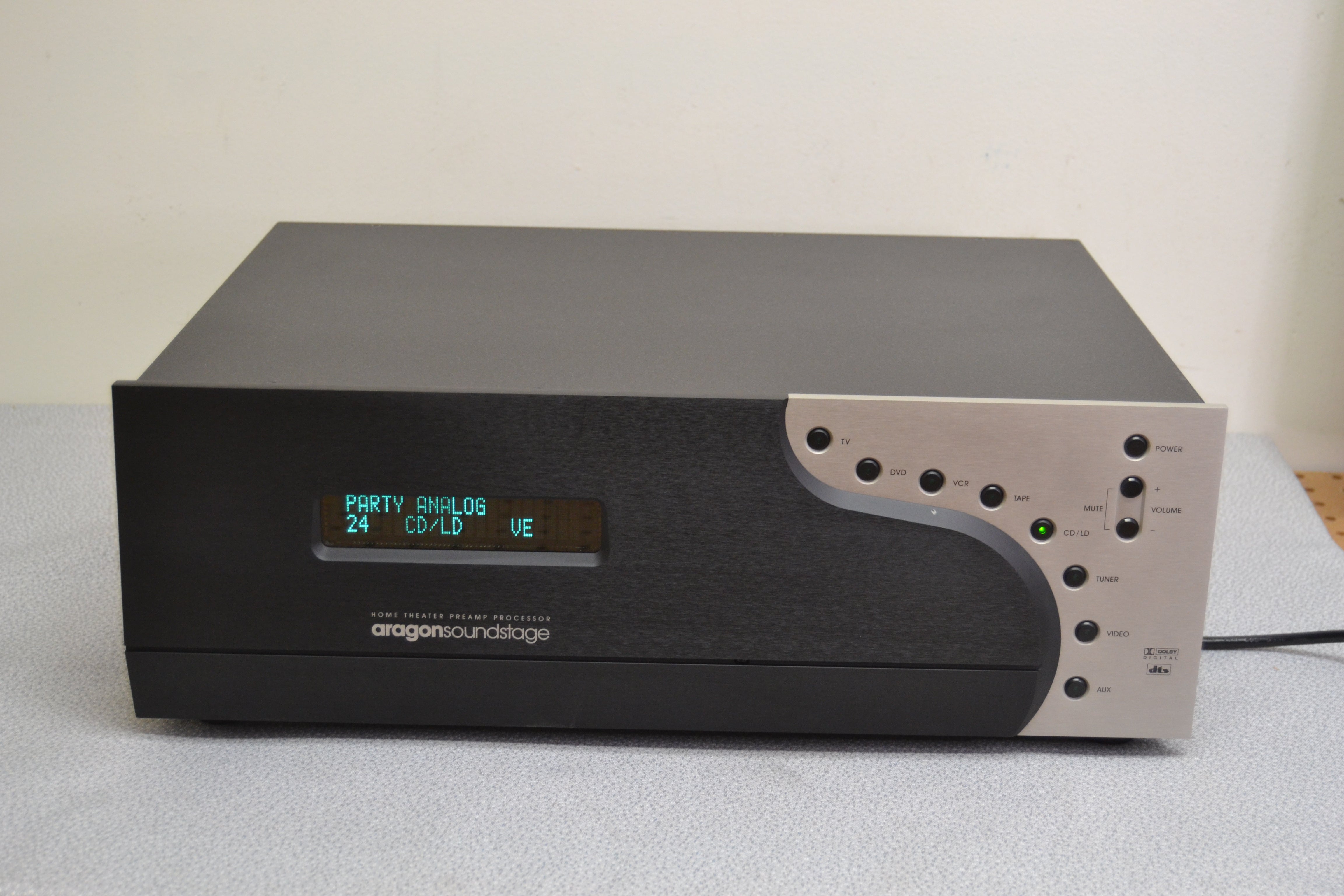 Aragon Soundstage  Home Theater Preamp Processor (2000-03)