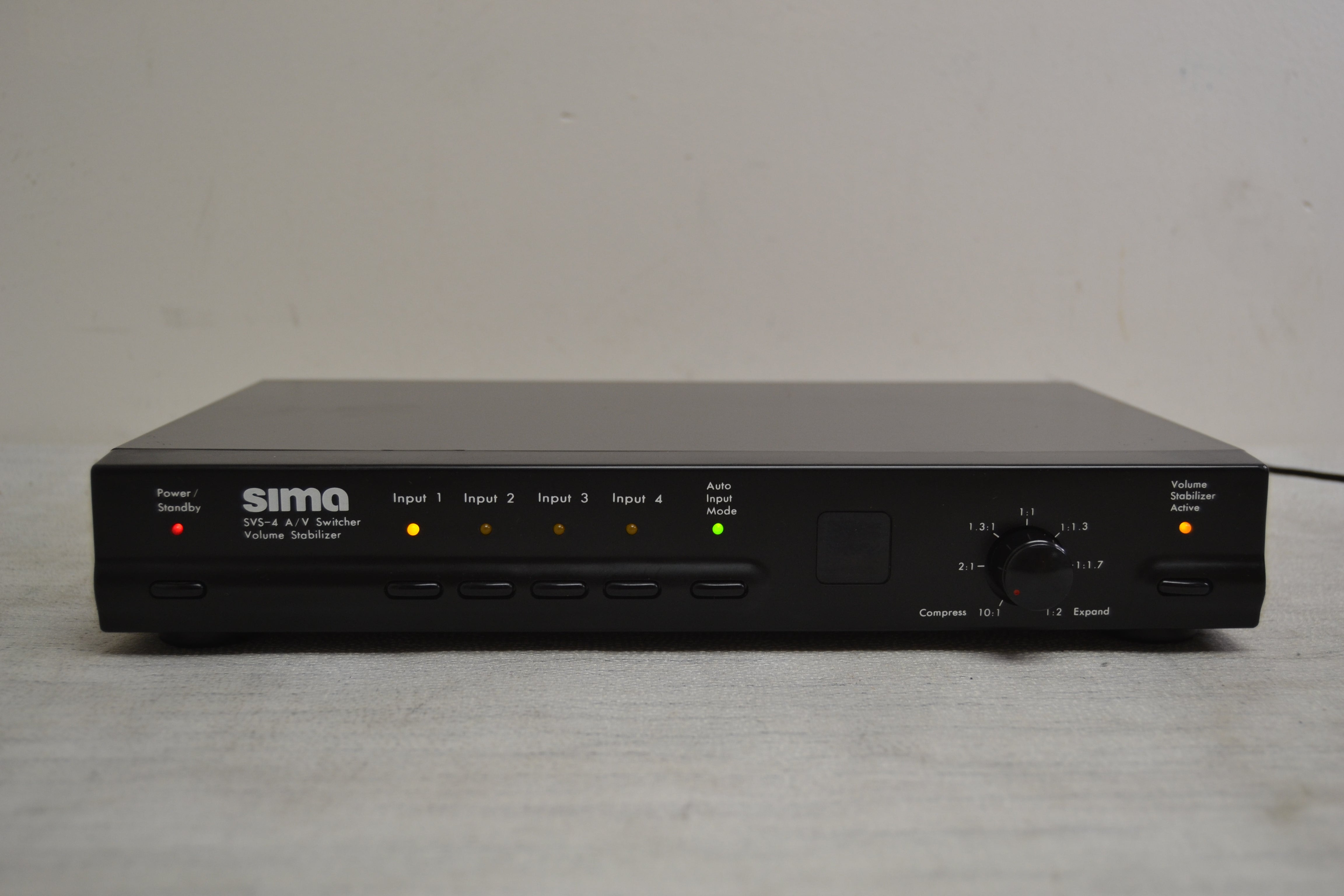 Sima SVS-4 Audio/video switcher with composite-to-S-video conversion * Fully Tested