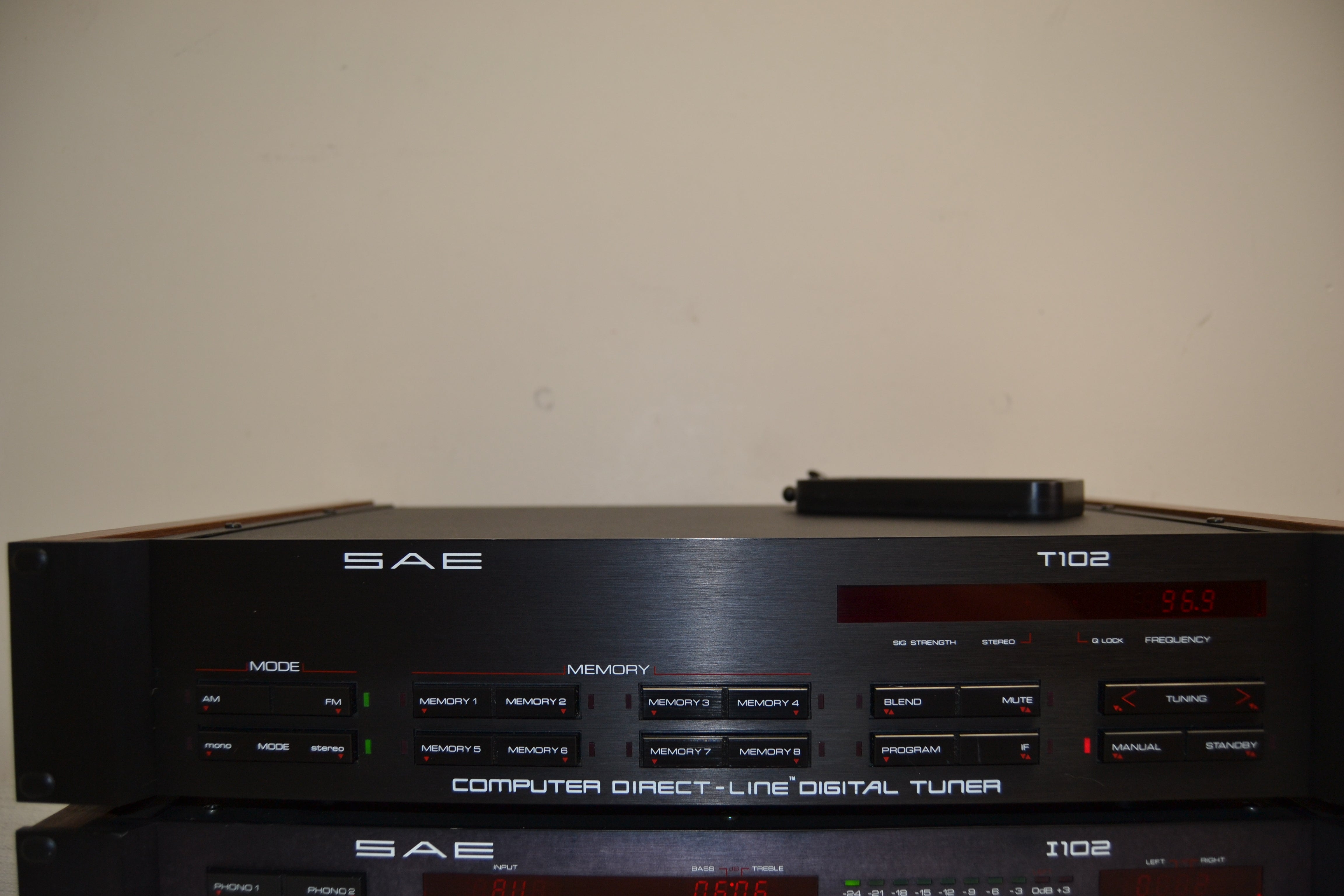 SAE Combo : I102 Integrated Amplifier * T102 Stereo Tuner * Fully Serviced