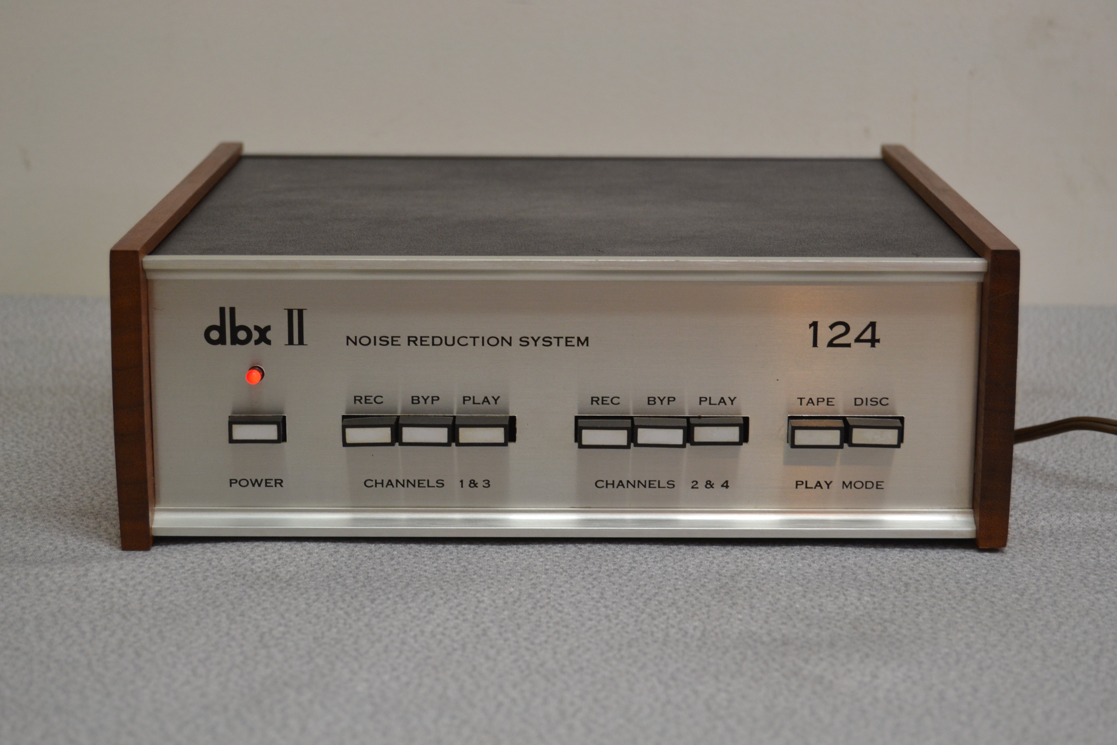 DBX 124  Tape Noise Reduction System * Fully Serviced