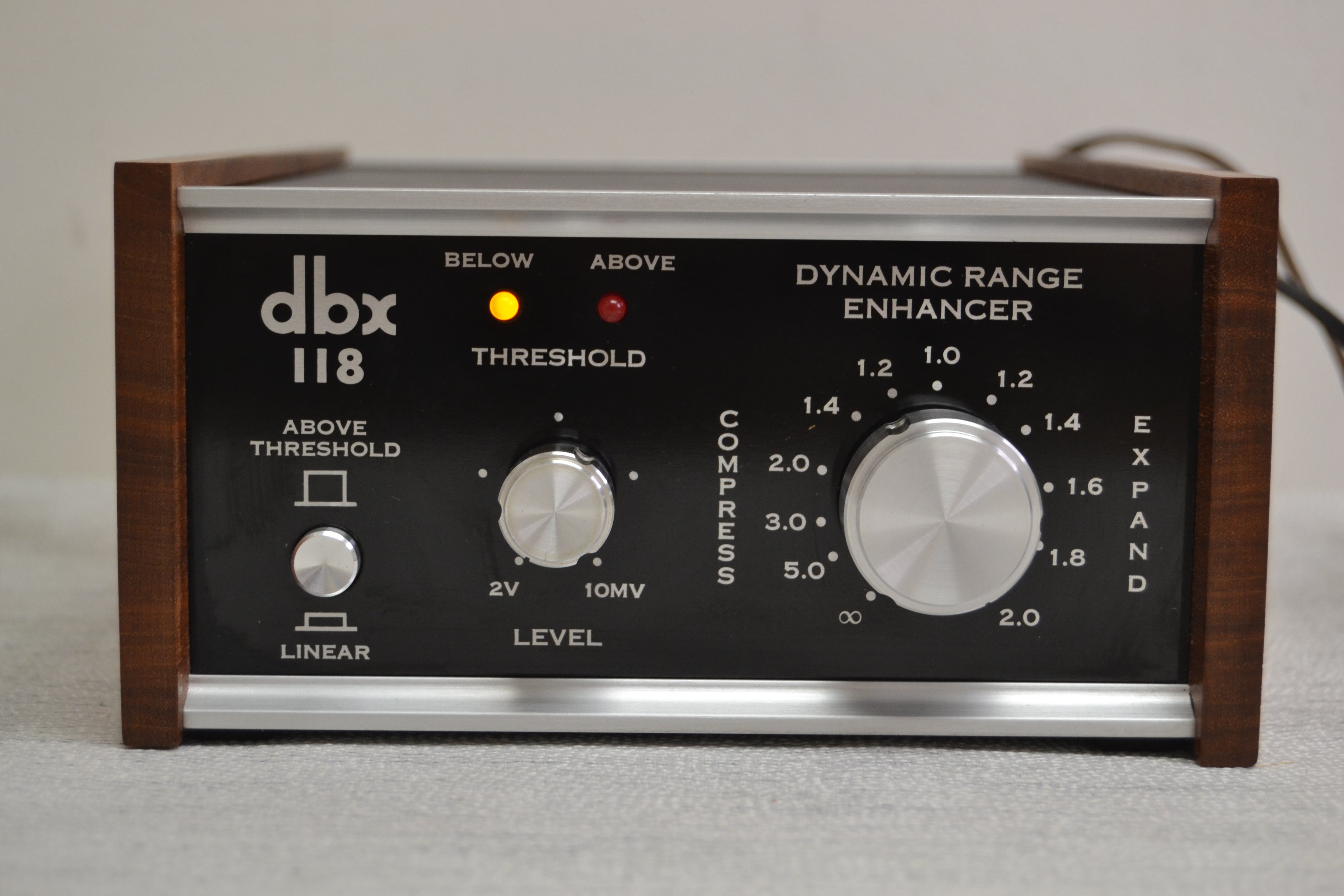 DBX 118 Classic Analog Dynamic Range Enhancer *Compressor/Expander