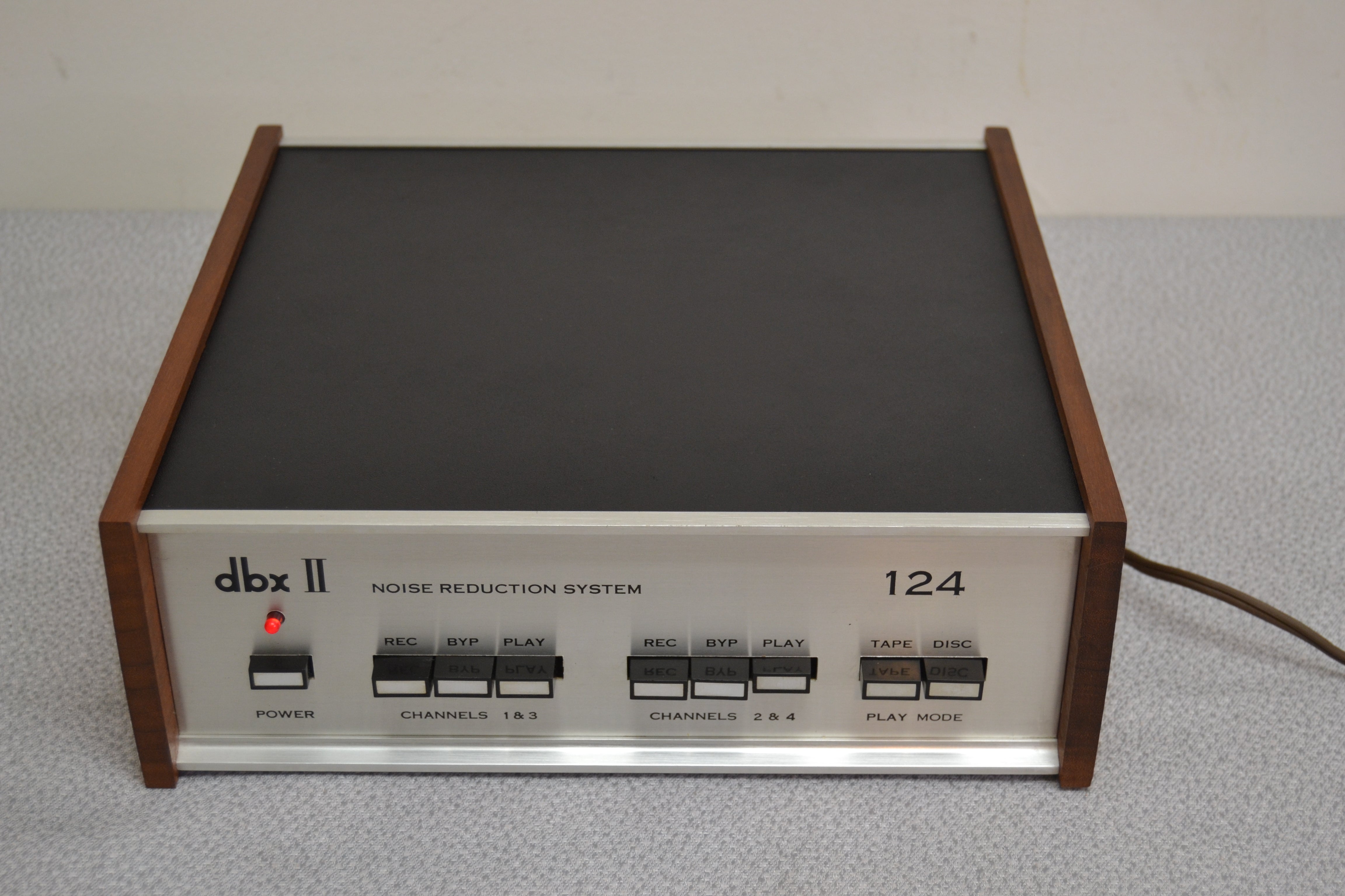 DBX 124 Tape Noise Reduction System * Fully Serviced – The