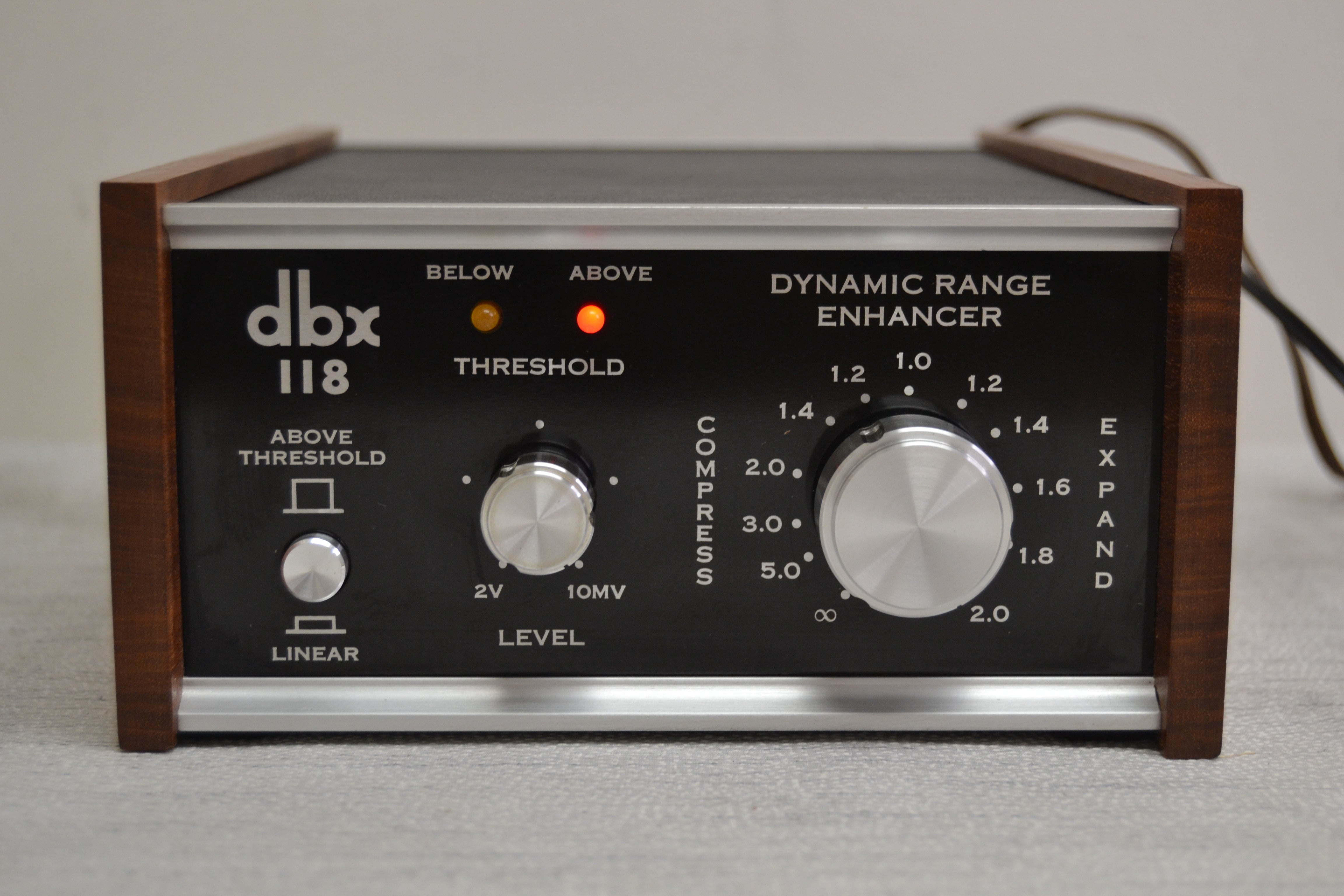 DBX 118 Classic Analog Dynamic Range Enhancer *Compressor/Expander