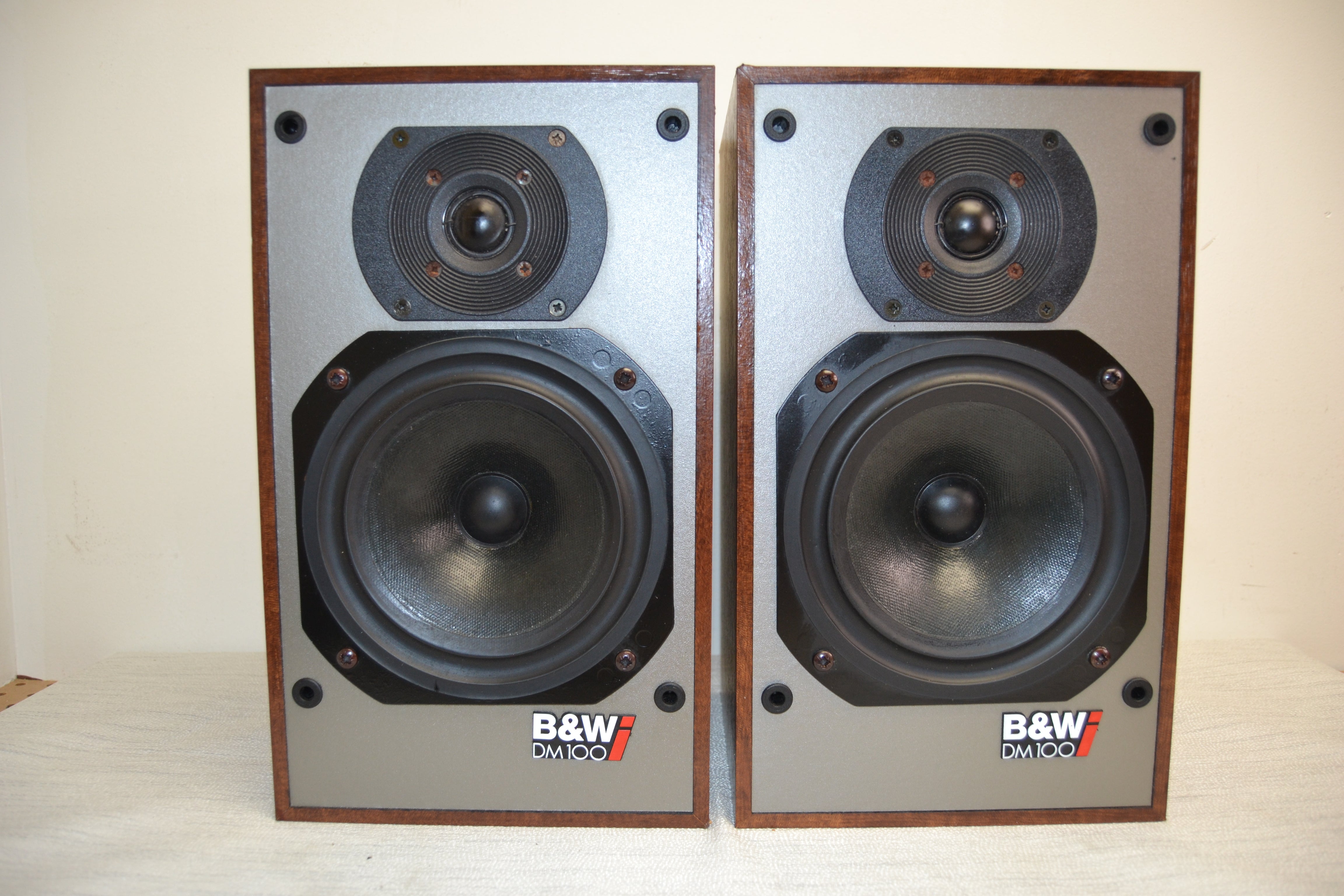 B&W DM100i Bookshelf Speakers * Fully Serviced