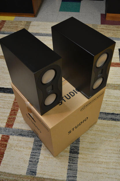 Monitor Audio STUDIO Bookshelf Speakers * Box *