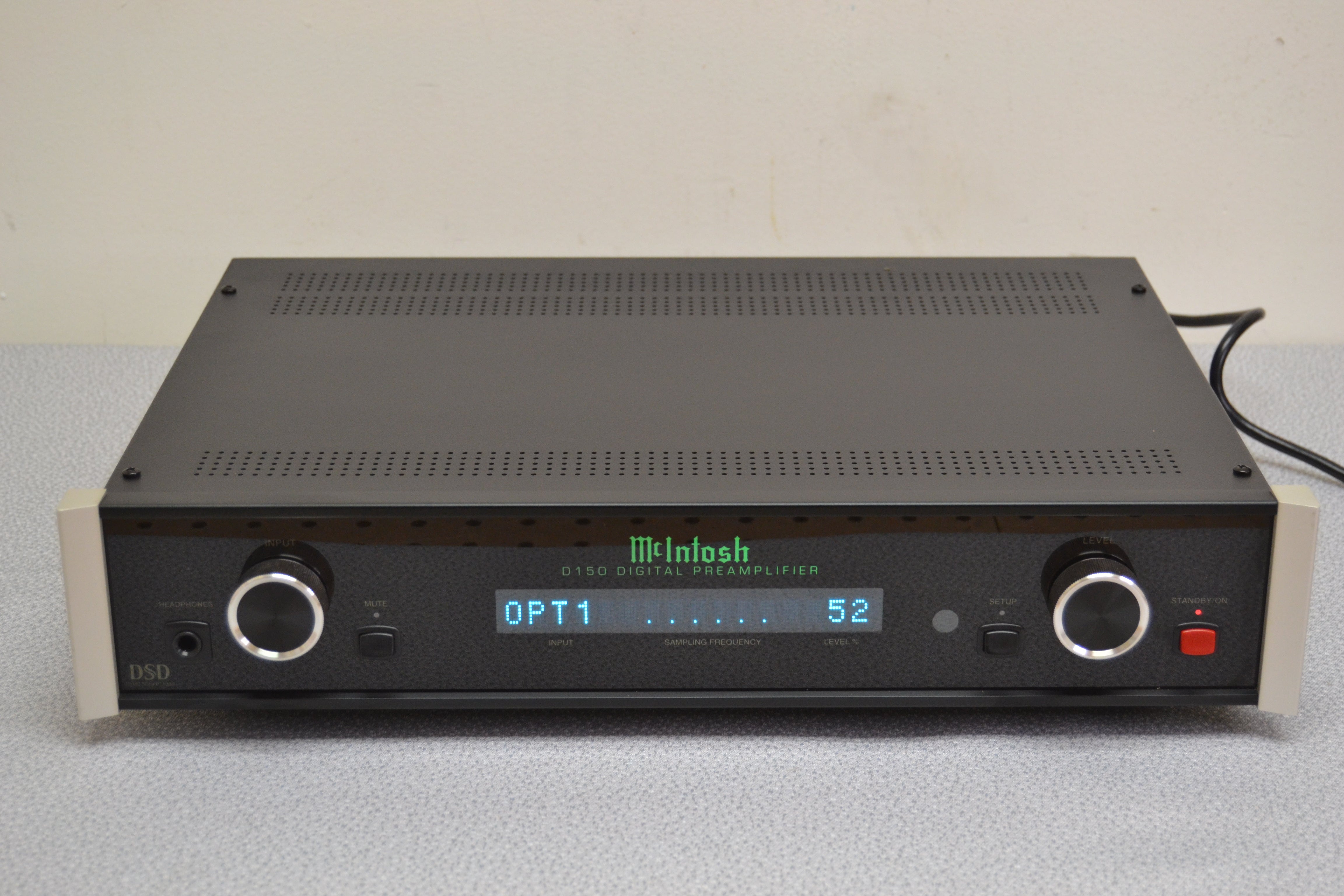 McIntosh D150 Stereo digital preamplifier * Remote * Original Box