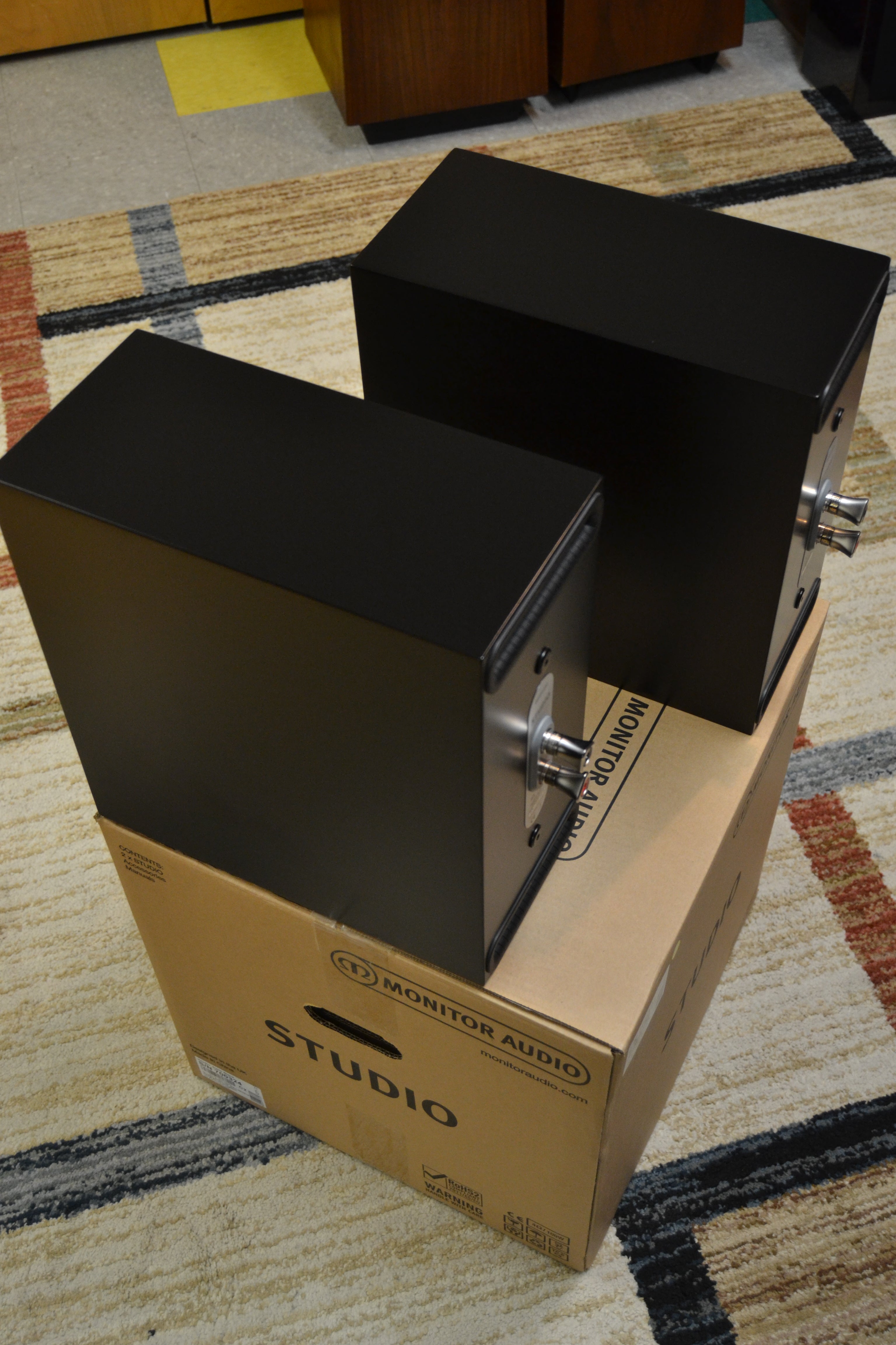 Monitor Audio STUDIO Bookshelf Speakers * Box *