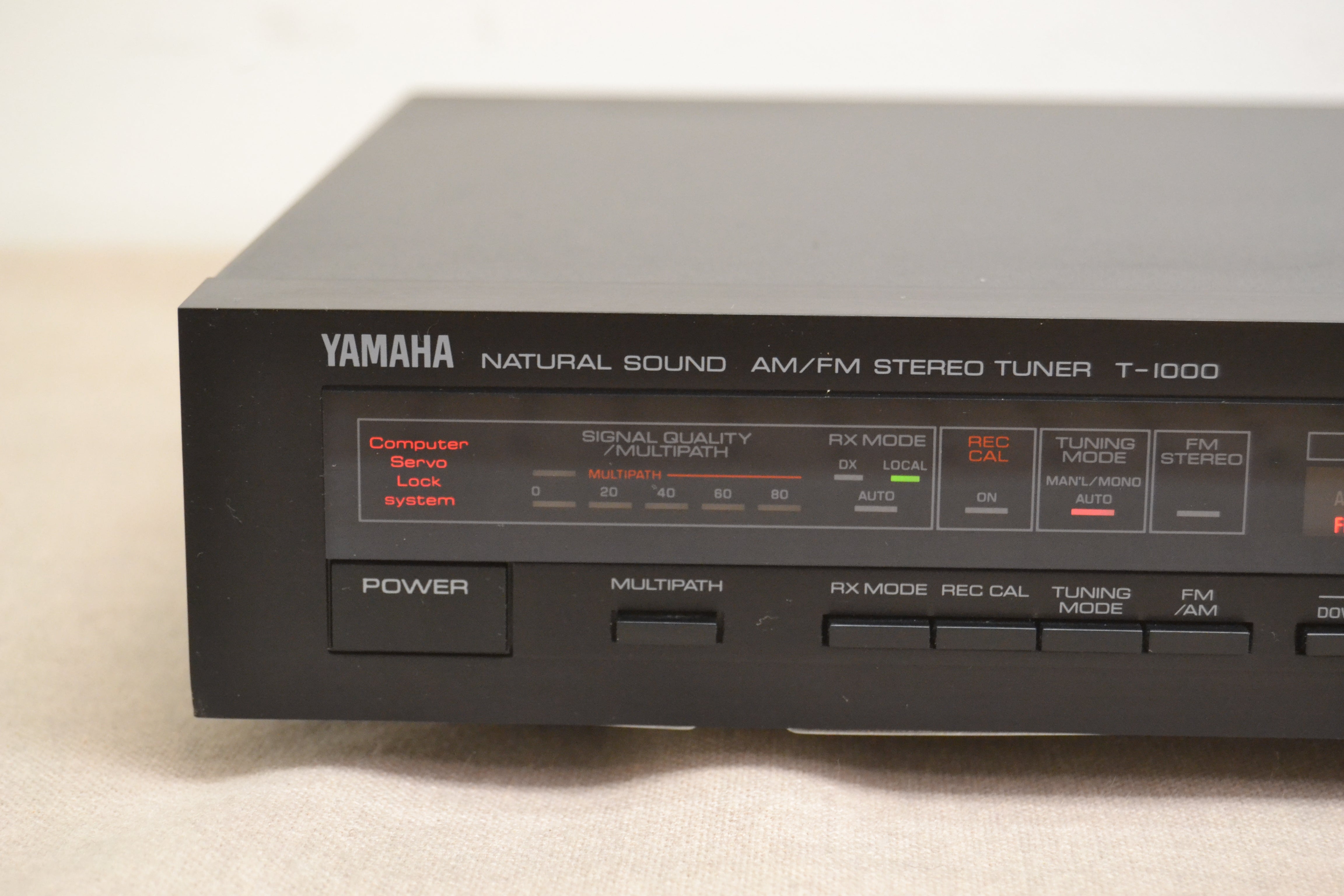 Yamaha T-1000 AM/FM Stereo Tuner