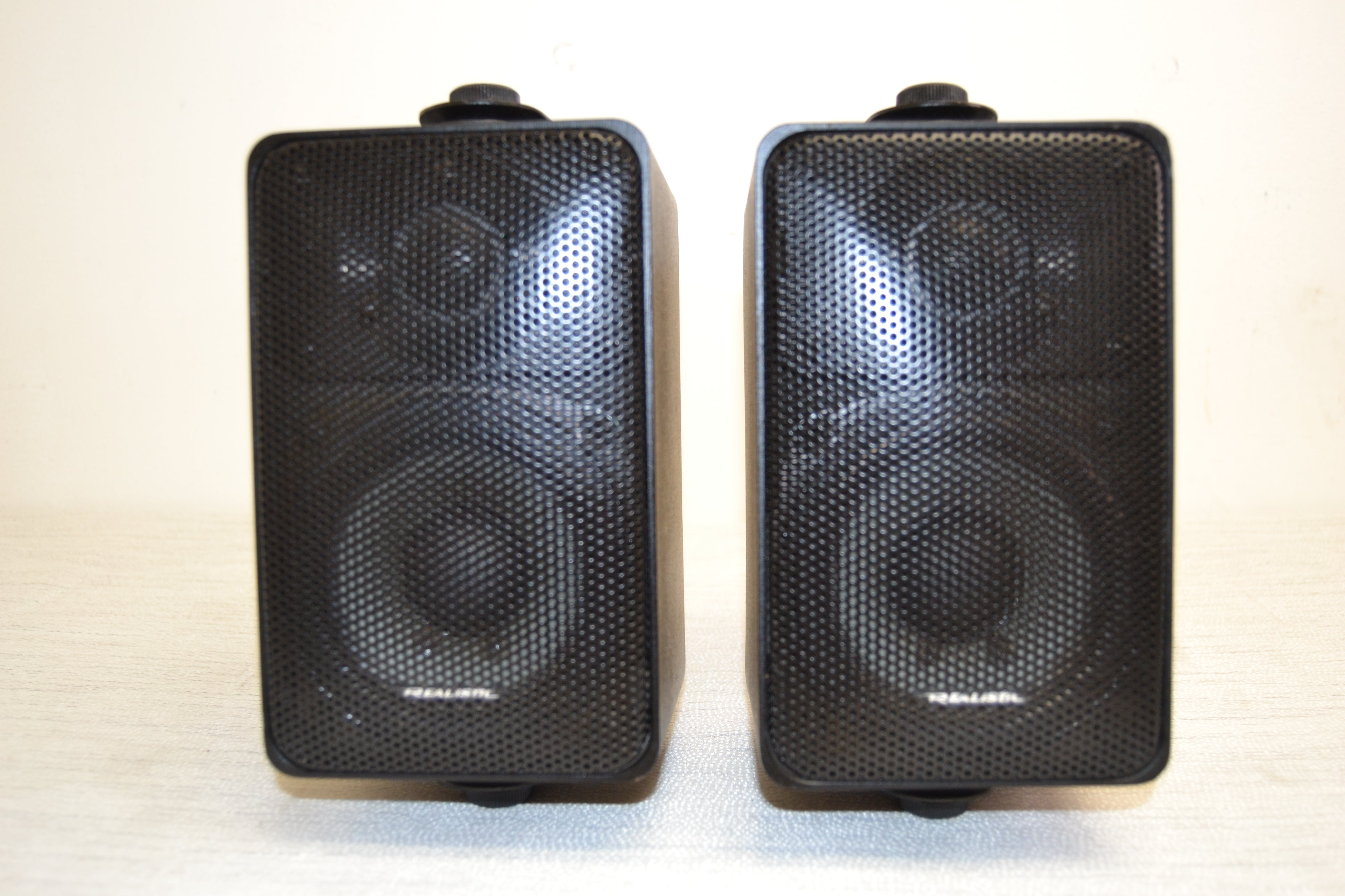 Realistic Minimus 7 Speakers * Wall Mount Plates * Fully Serviced