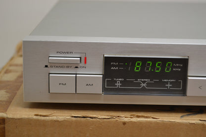 Pioneer F-90 Stereo Tuner * Box