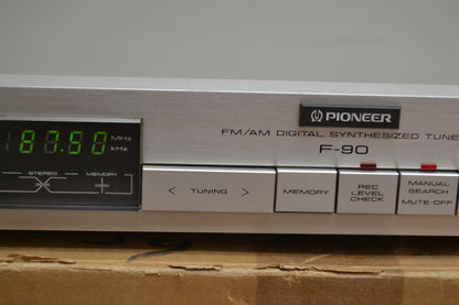 Pioneer F-90 Stereo Tuner * Box