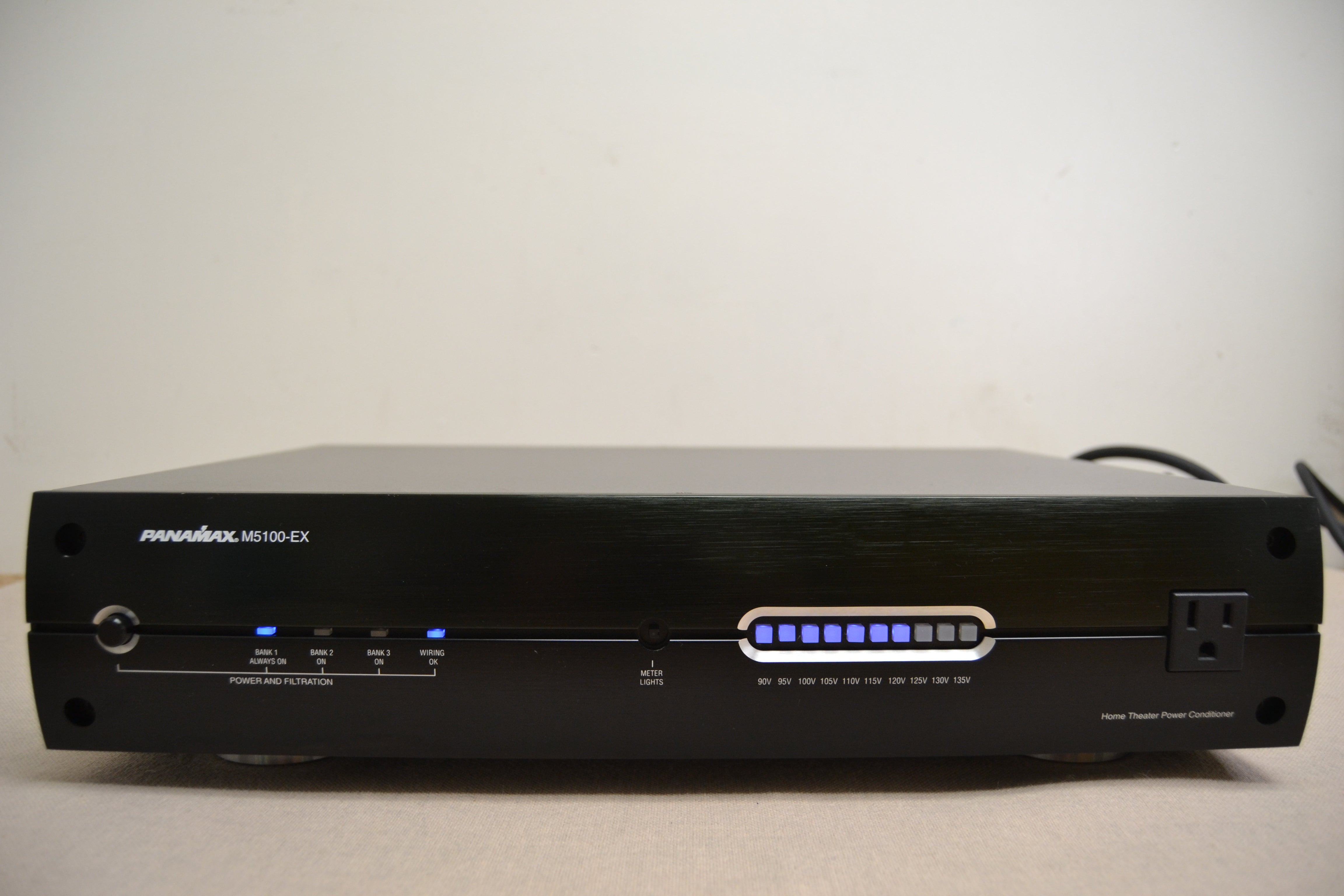 Panamax MAX® 5100-EX Power line conditioner and surge protector