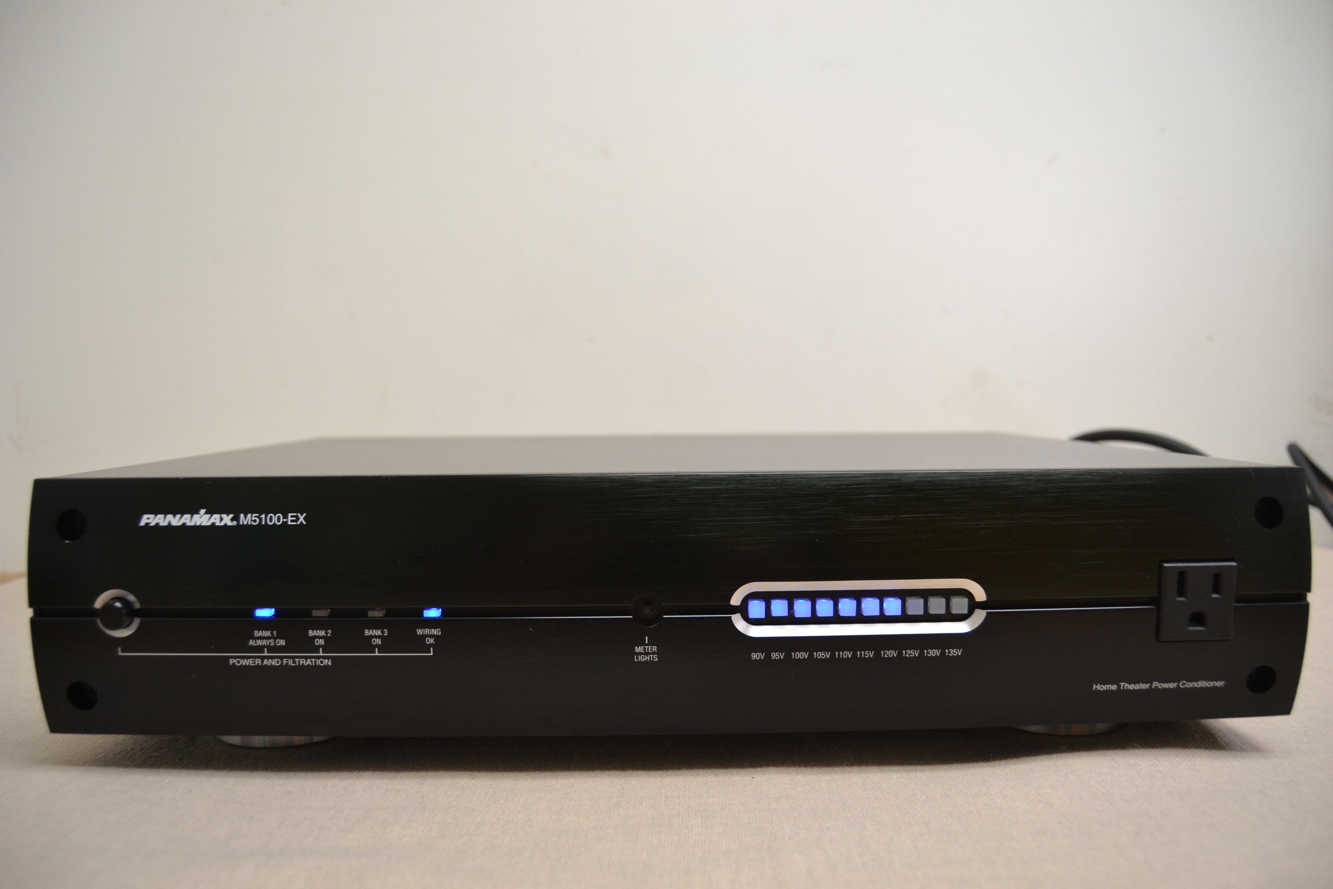 Panamax MAX® 5100-EX Power line conditioner and surge protector