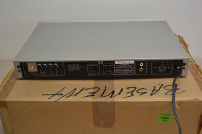 Pioneer F-90 Stereo Tuner * Box