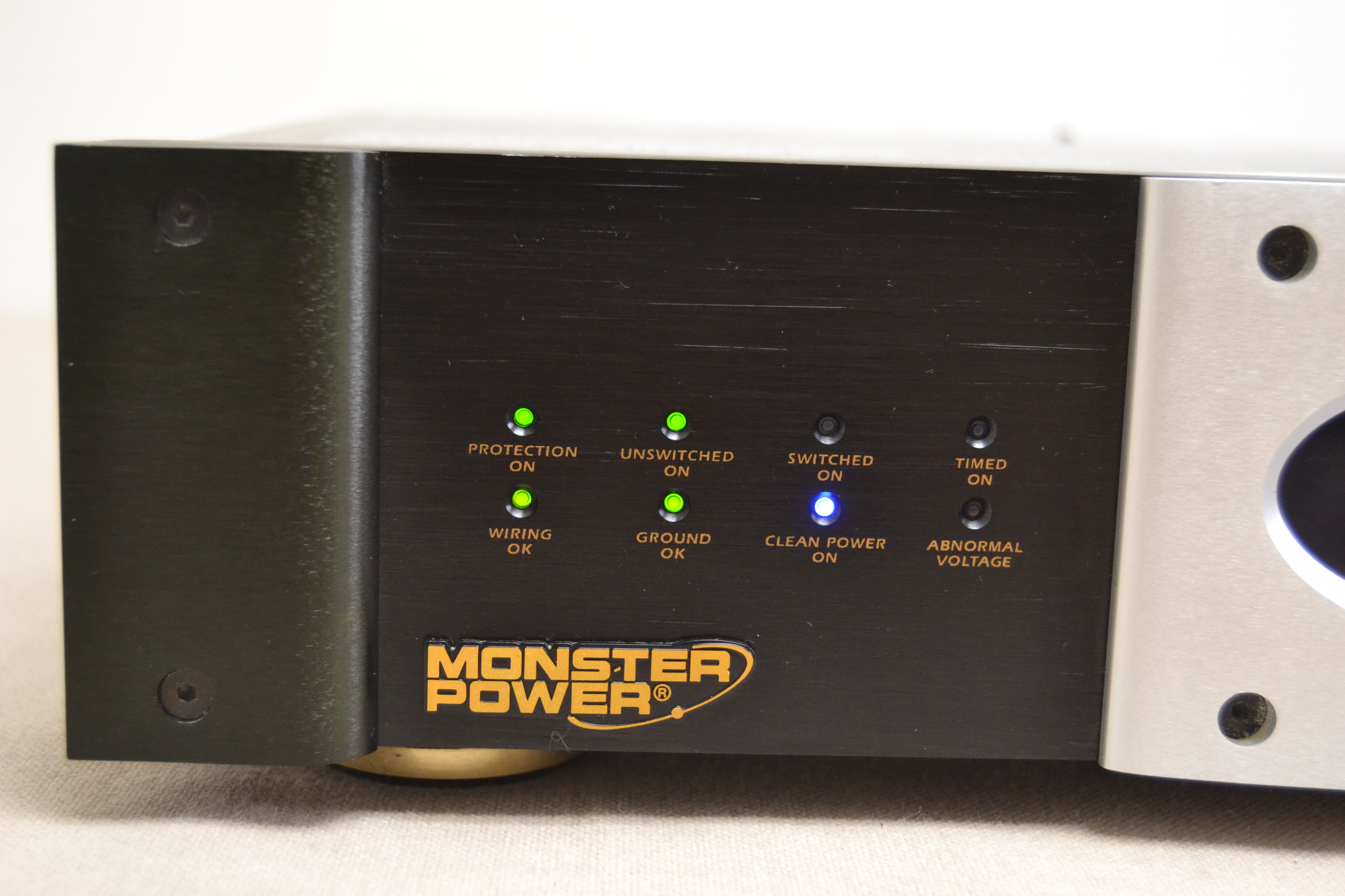 Monster HTS 5100 Reference PowerCenter DBS-ready line conditioner/surge suppressor