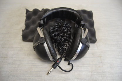 Pioneer SE-305 Headphones * Fully Functional *