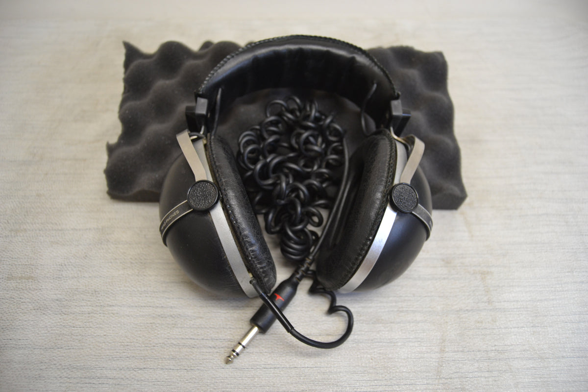 Pioneer SE-305 Headphones * Fully Functional *