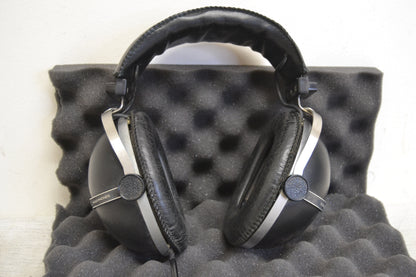 Pioneer SE-305 Headphones * Fully Functional *
